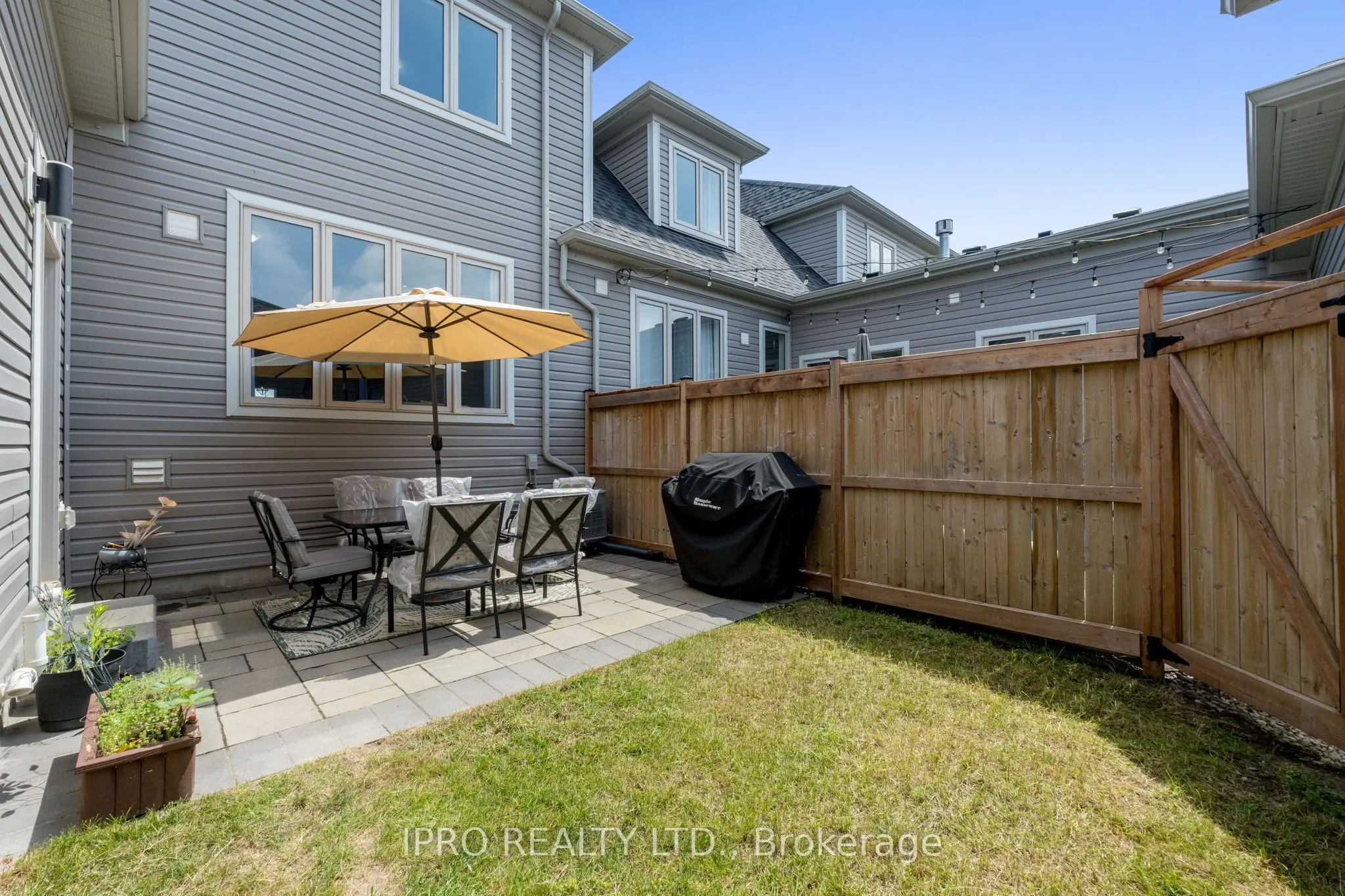 25 Elliot Street E #2