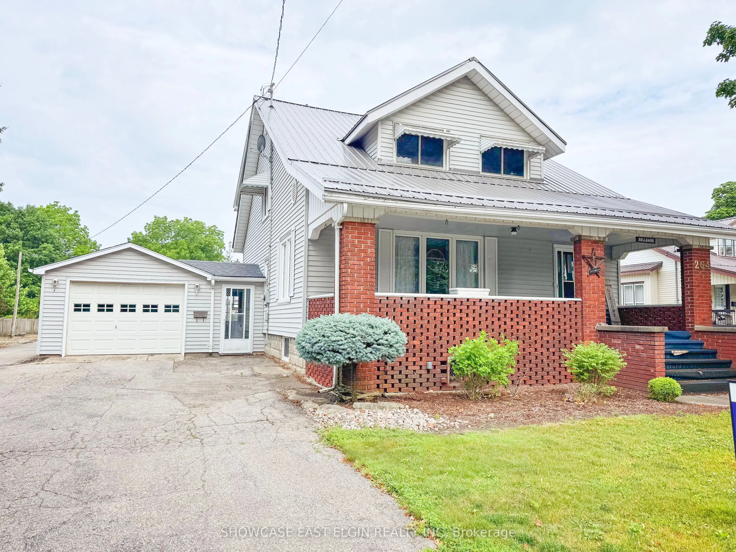 264 John Street S