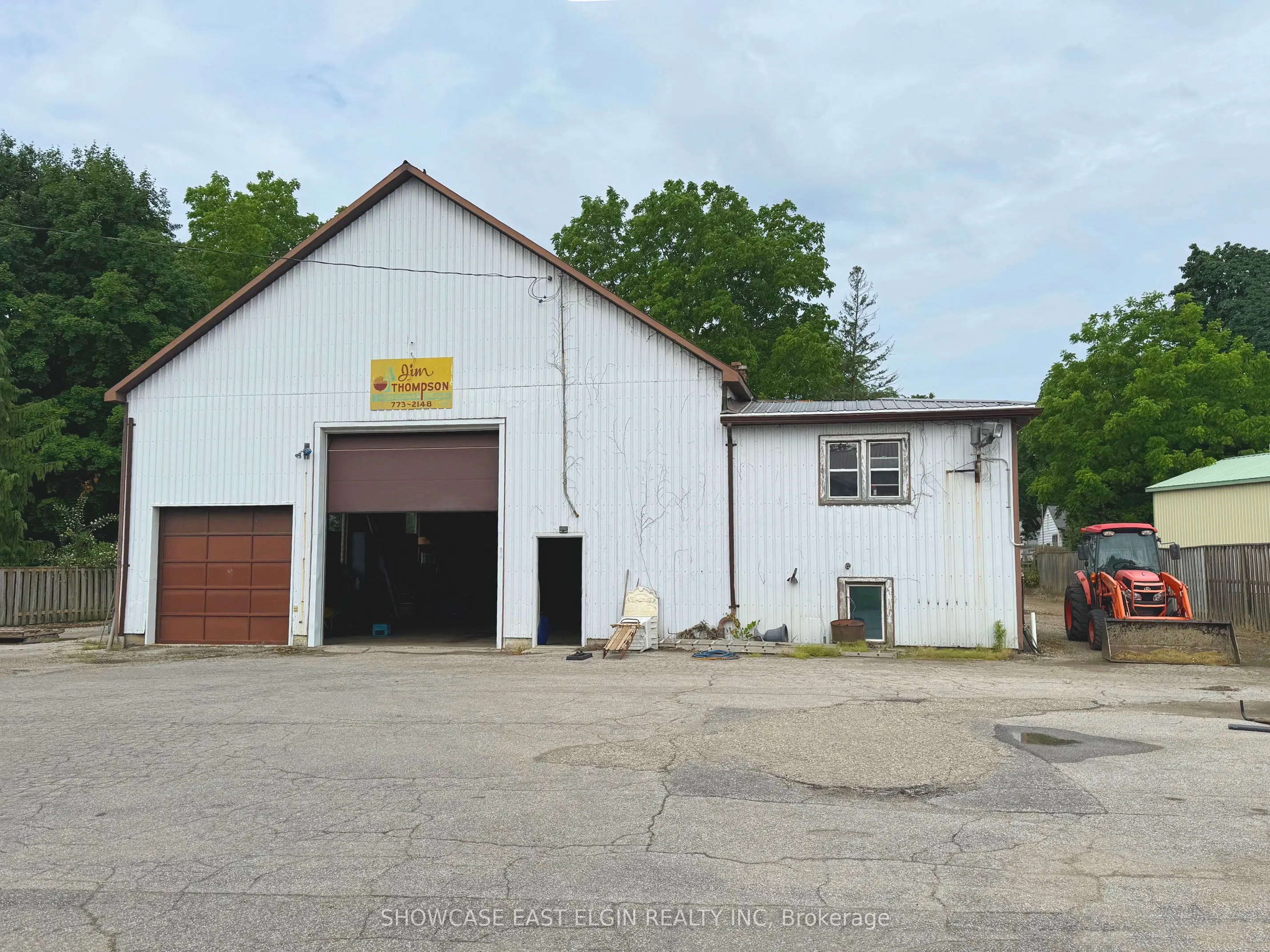 264 John Street S