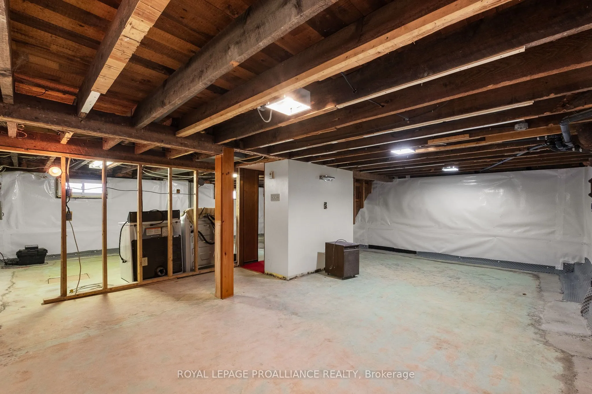 62 James Street E