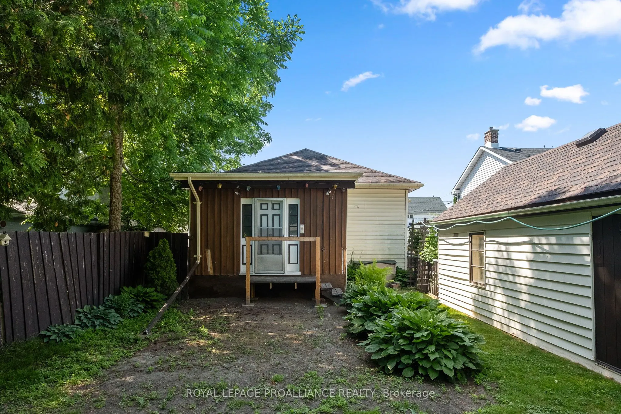 62 James Street E