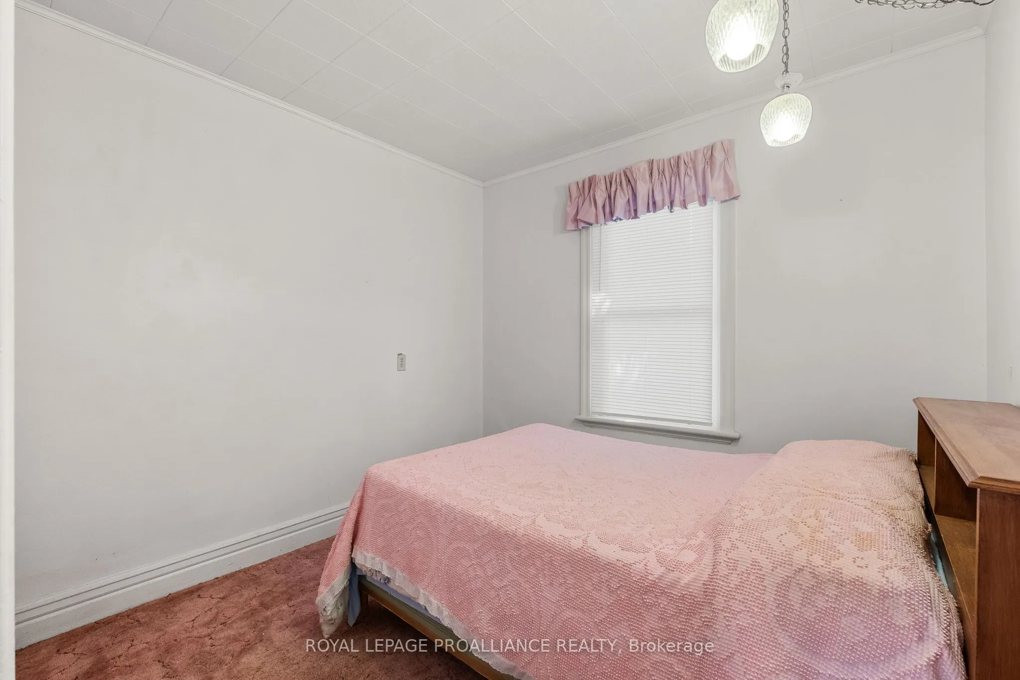 62 James Street E