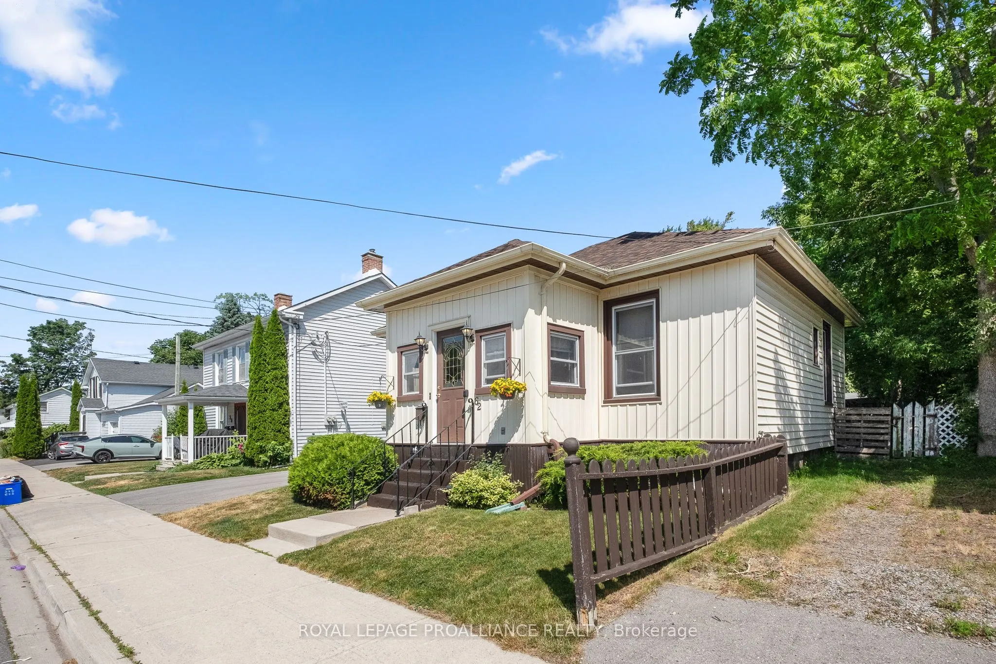 62 James Street E