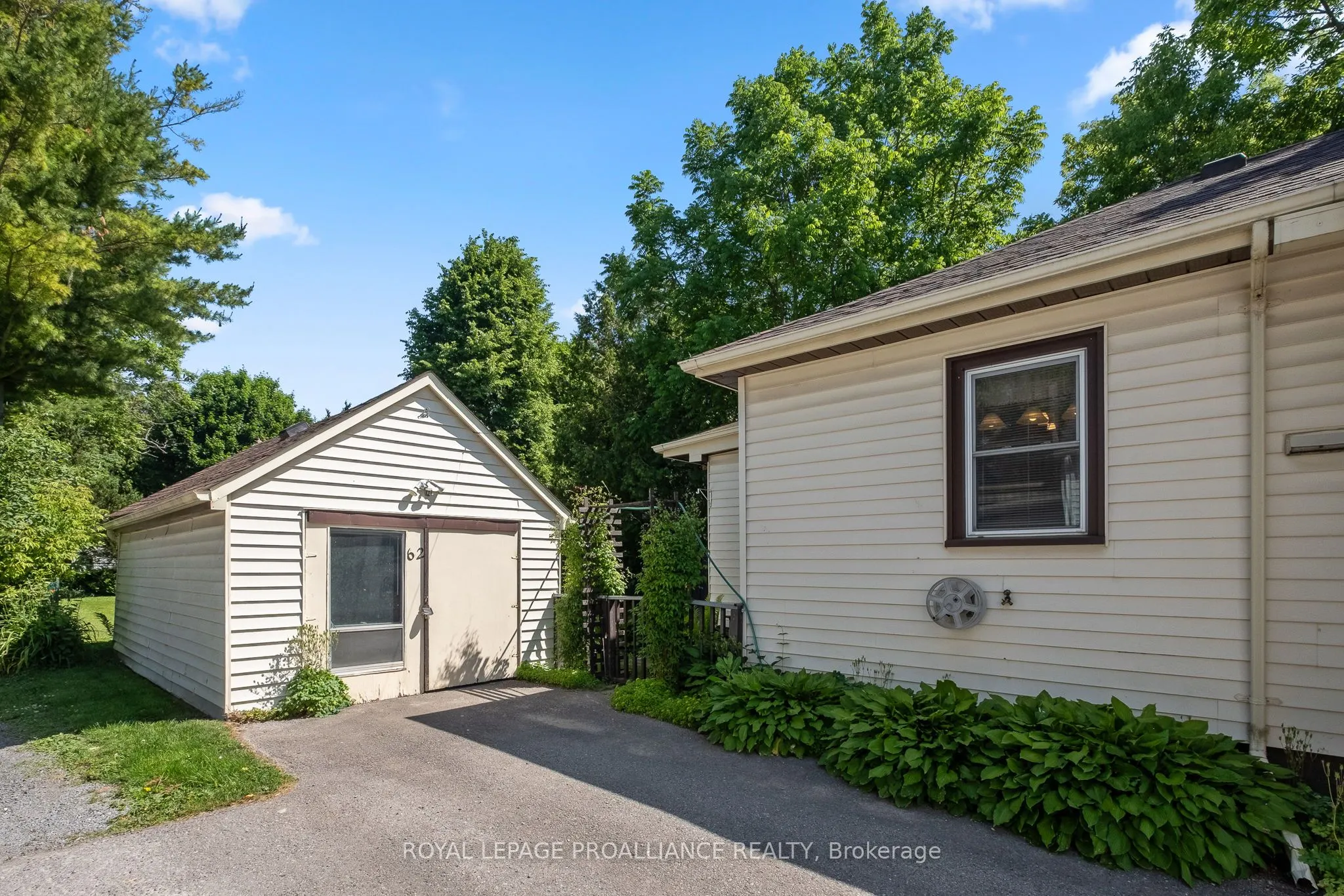 62 James Street E