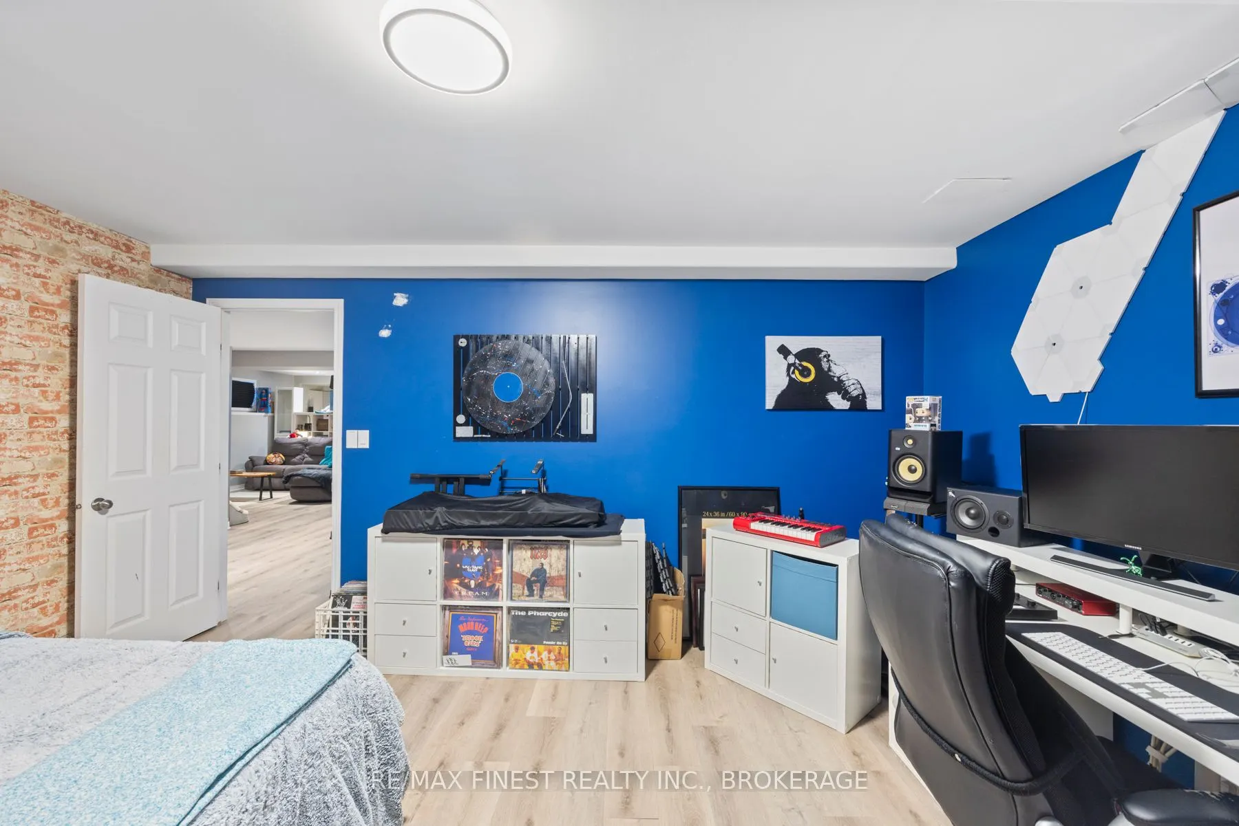 1001 Bluffwood Avenue