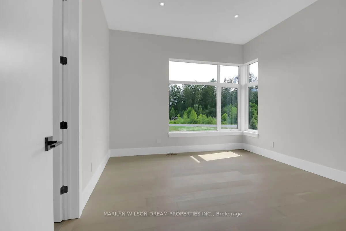 1070 Green Jacket Crescent
