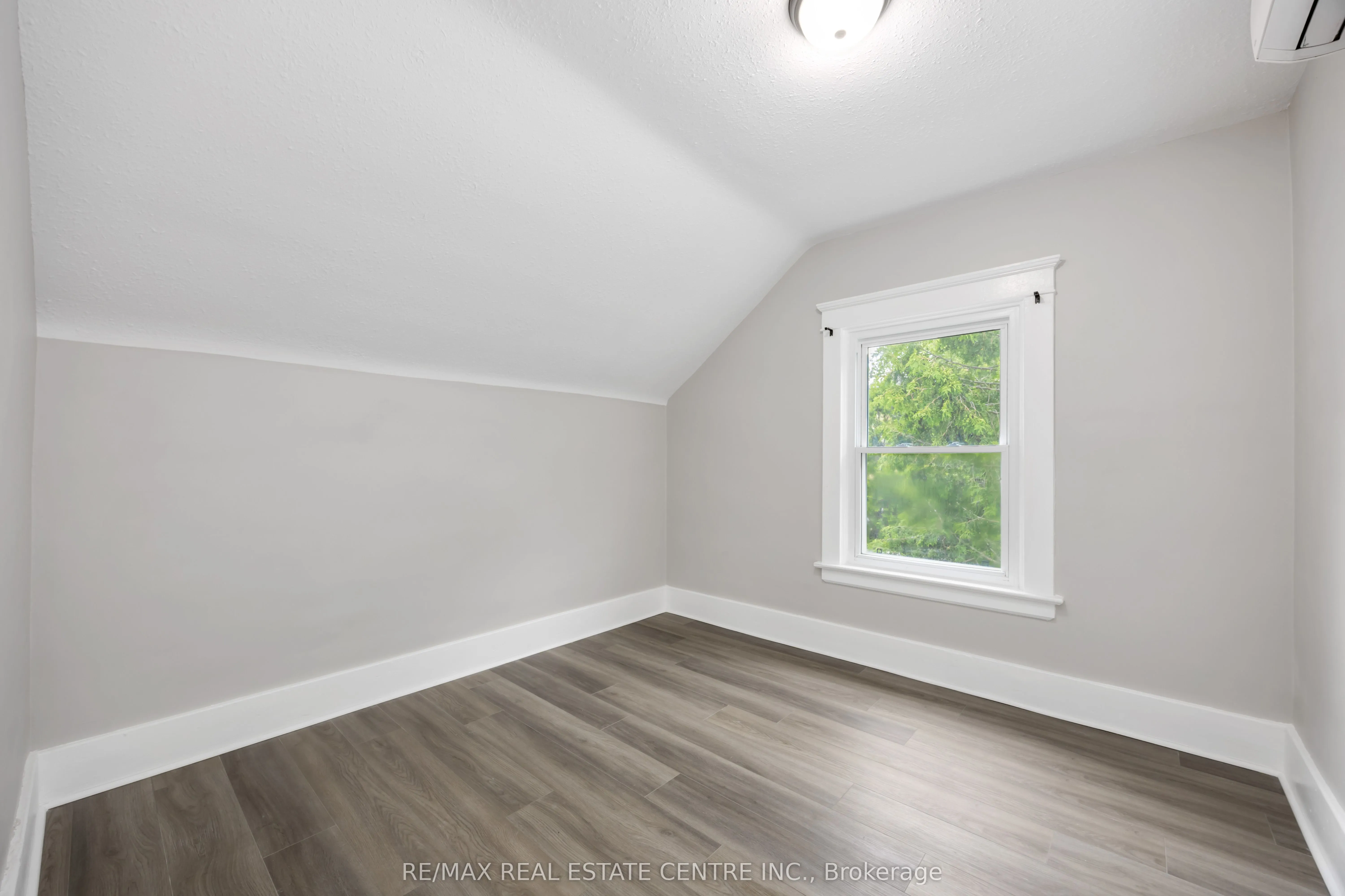 290 Cromwell Street