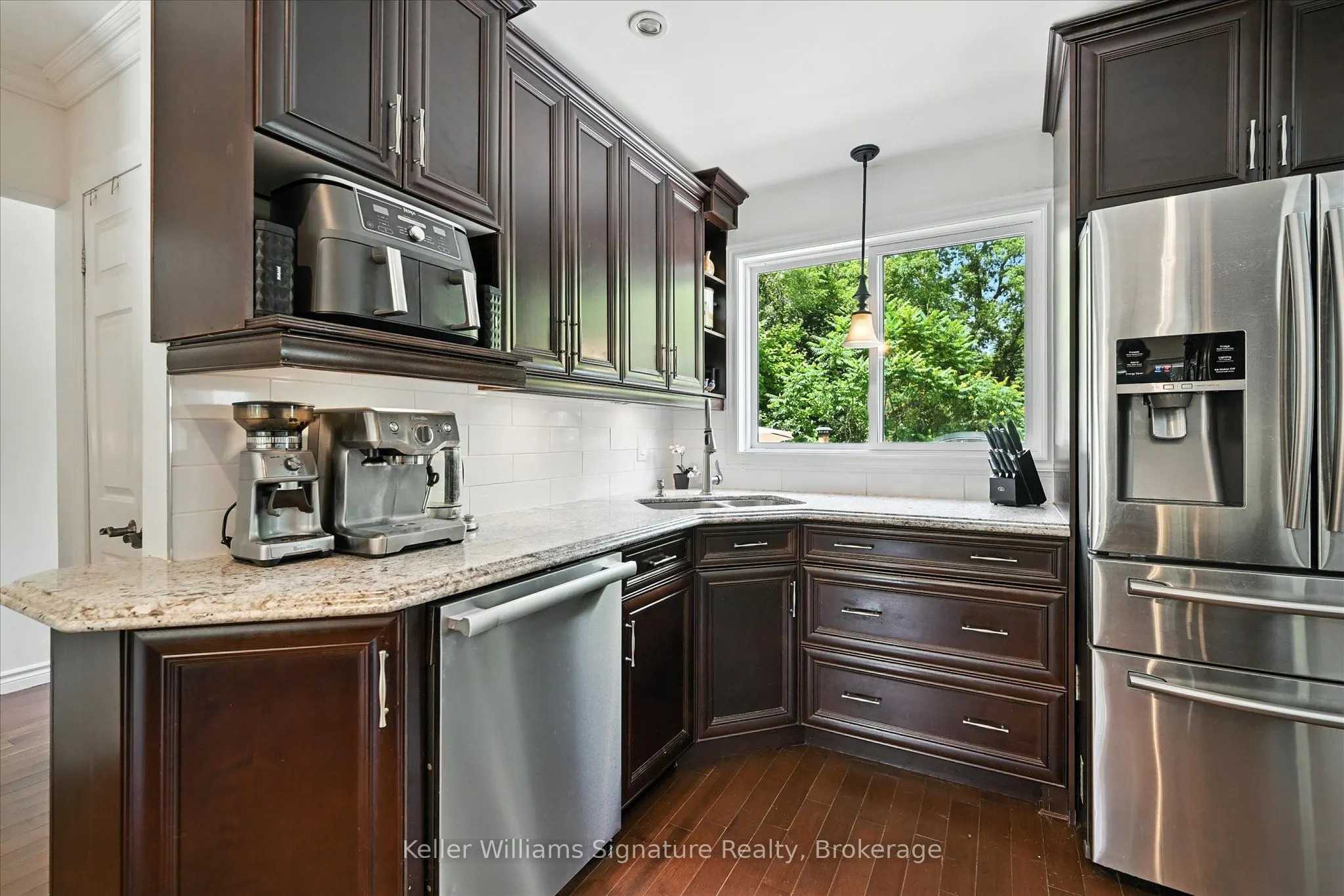 18 Moonglow Place