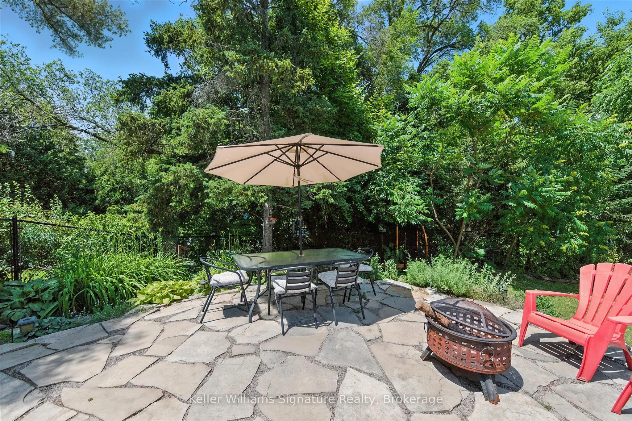 18 Moonglow Place