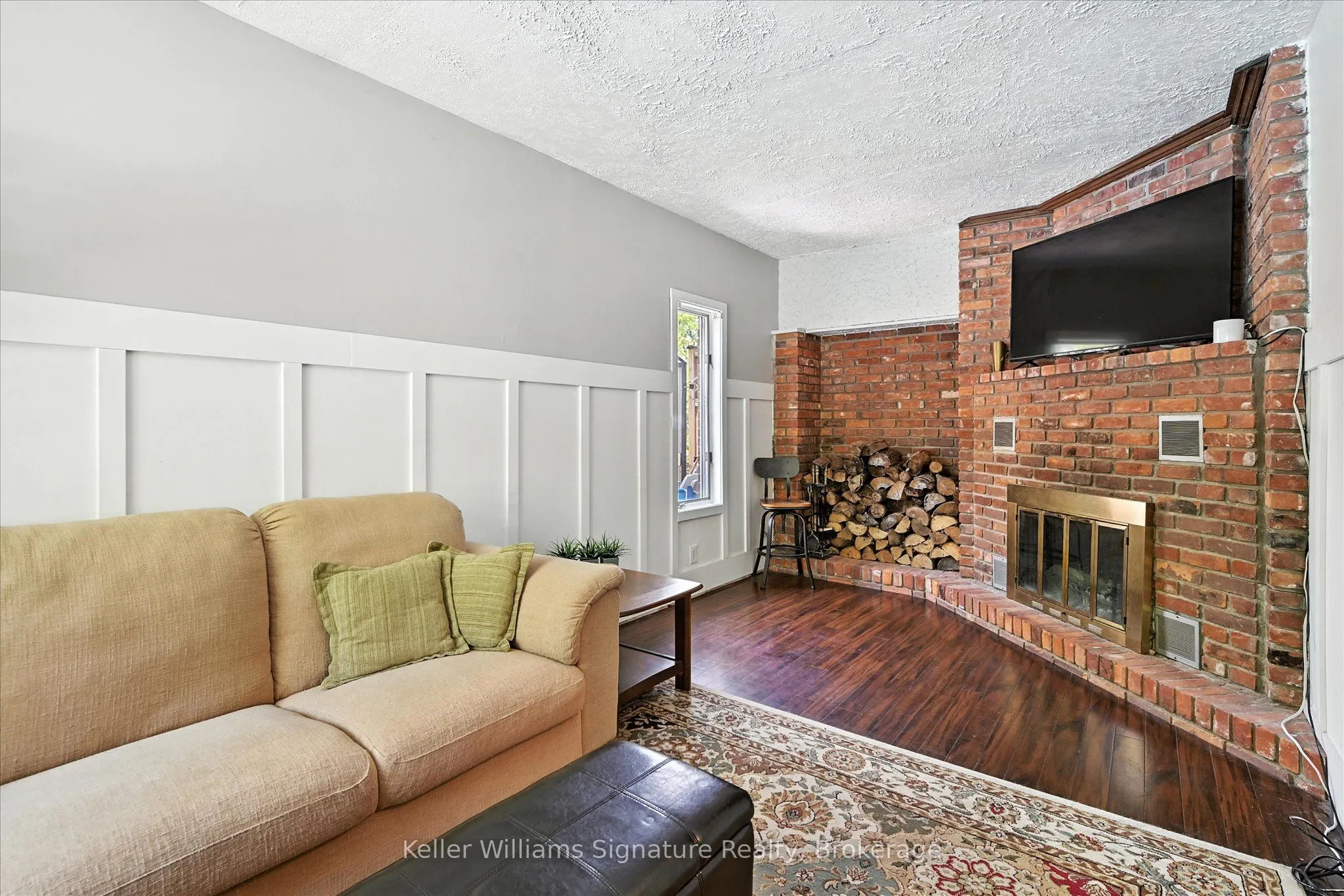 18 Moonglow Place