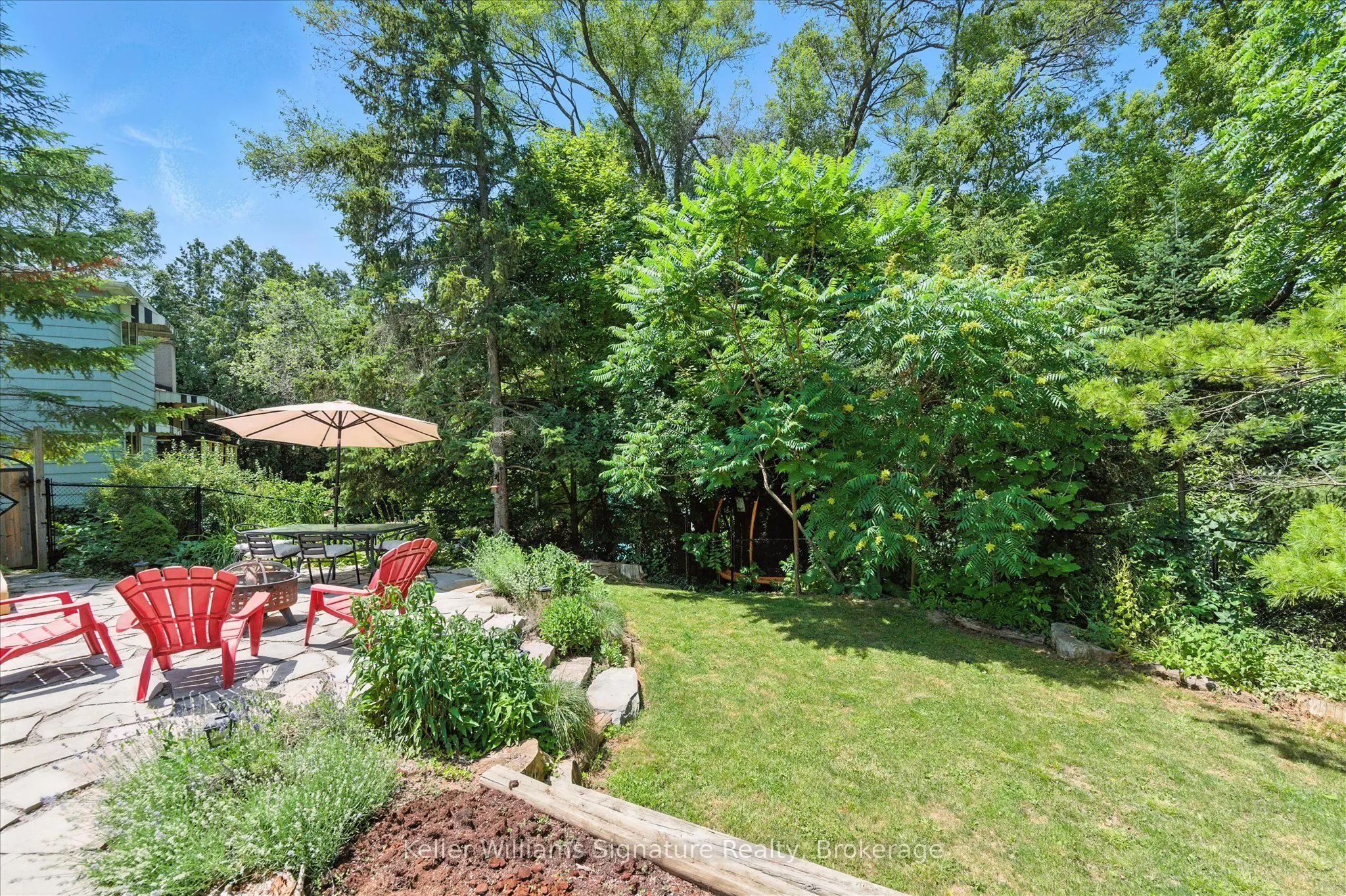 18 Moonglow Place