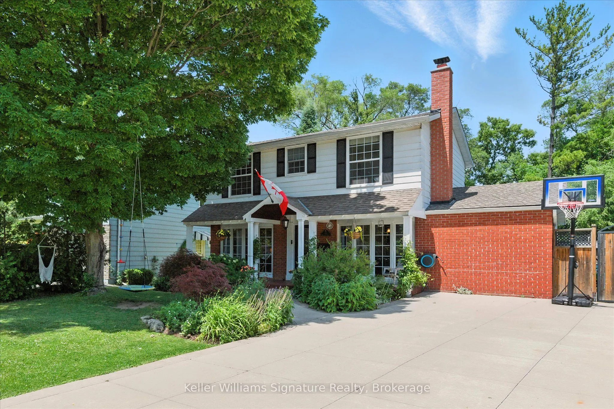 18 Moonglow Place