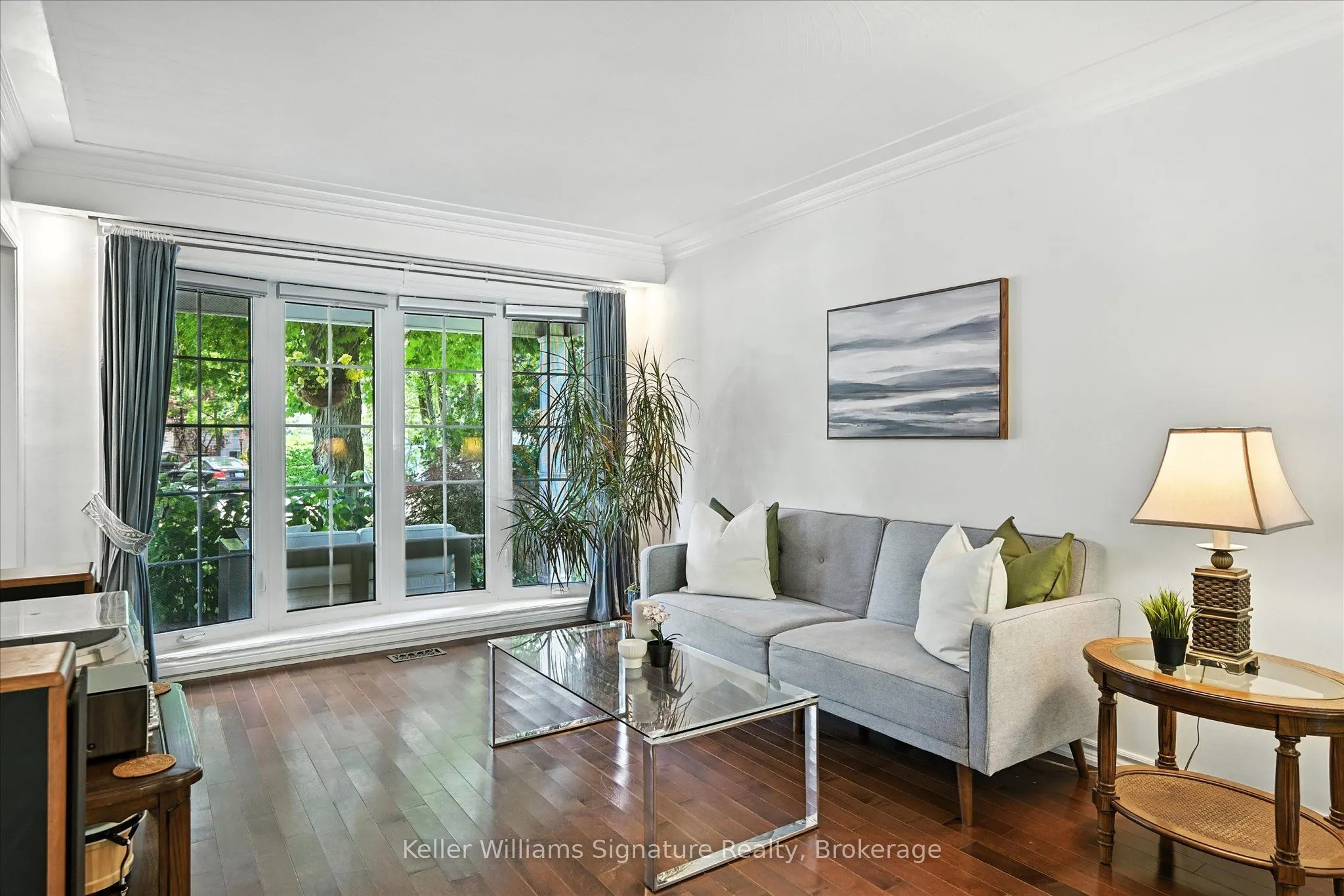 18 Moonglow Place