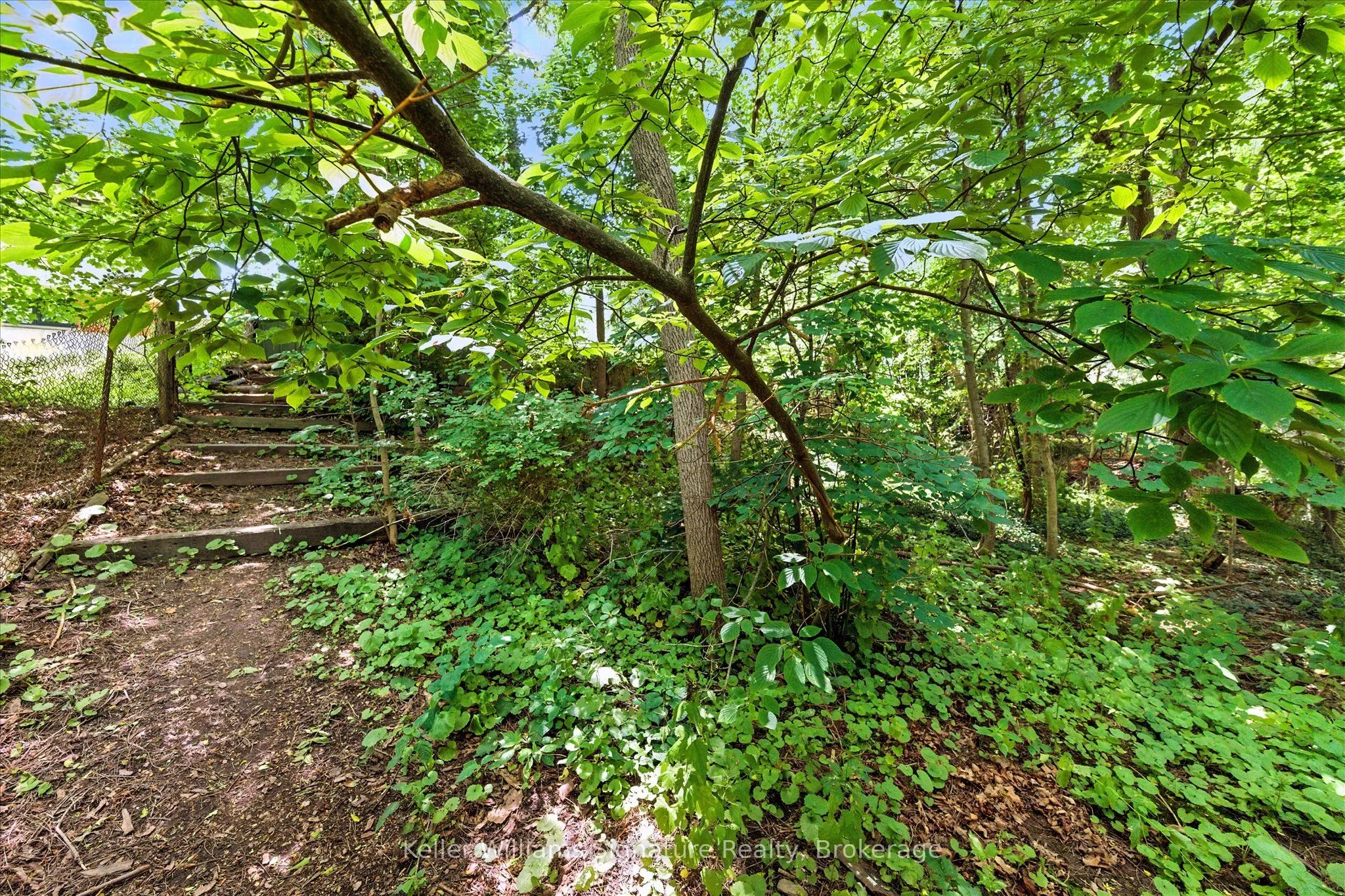 18 Moonglow Place