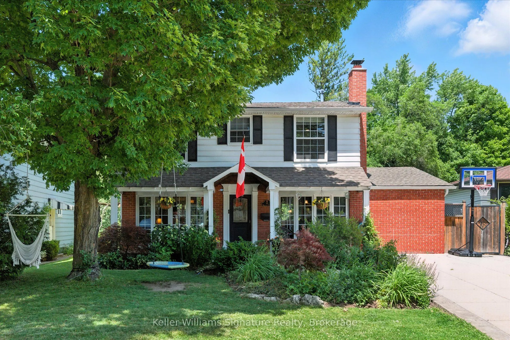 18 Moonglow Place