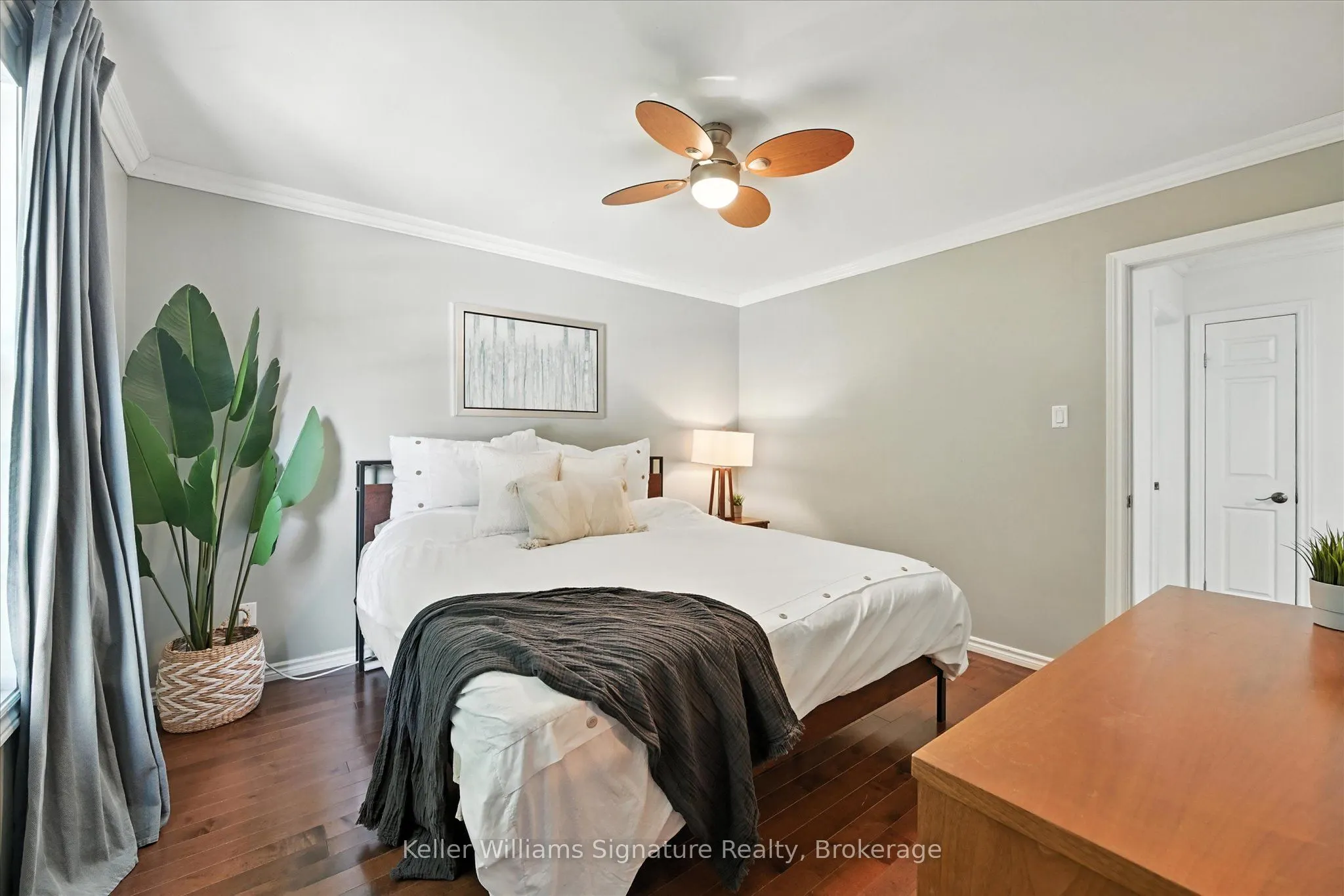 18 Moonglow Place