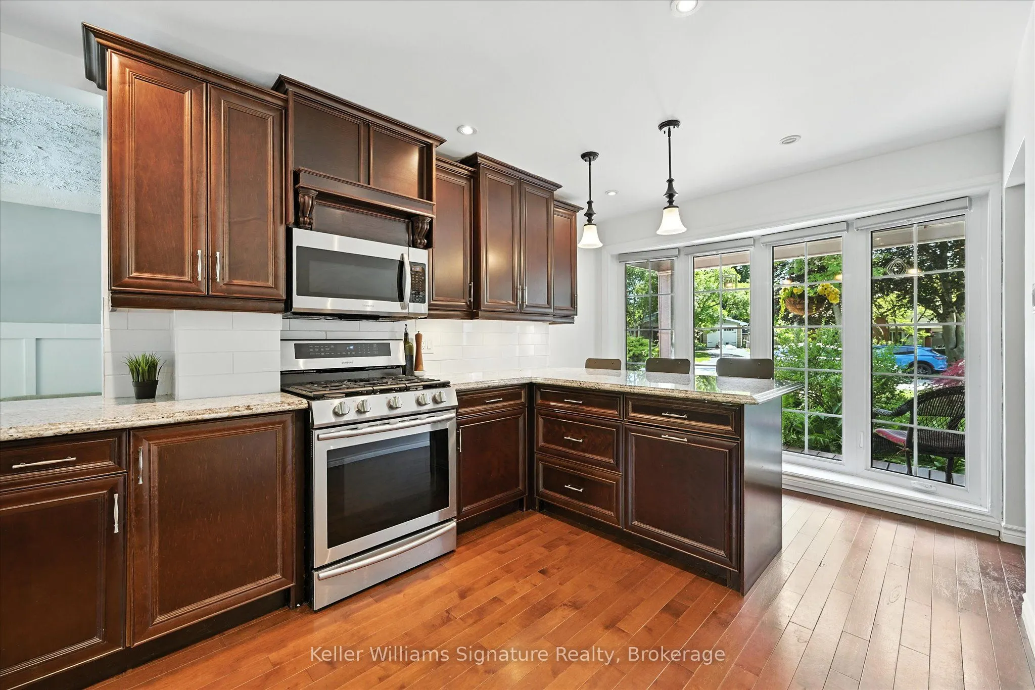 18 Moonglow Place