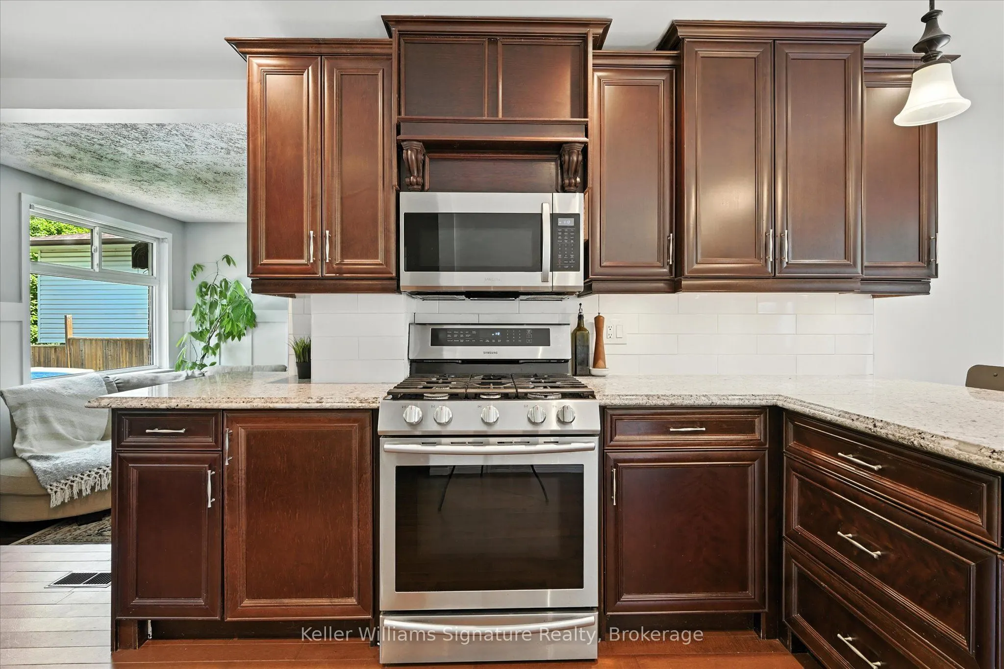 18 Moonglow Place