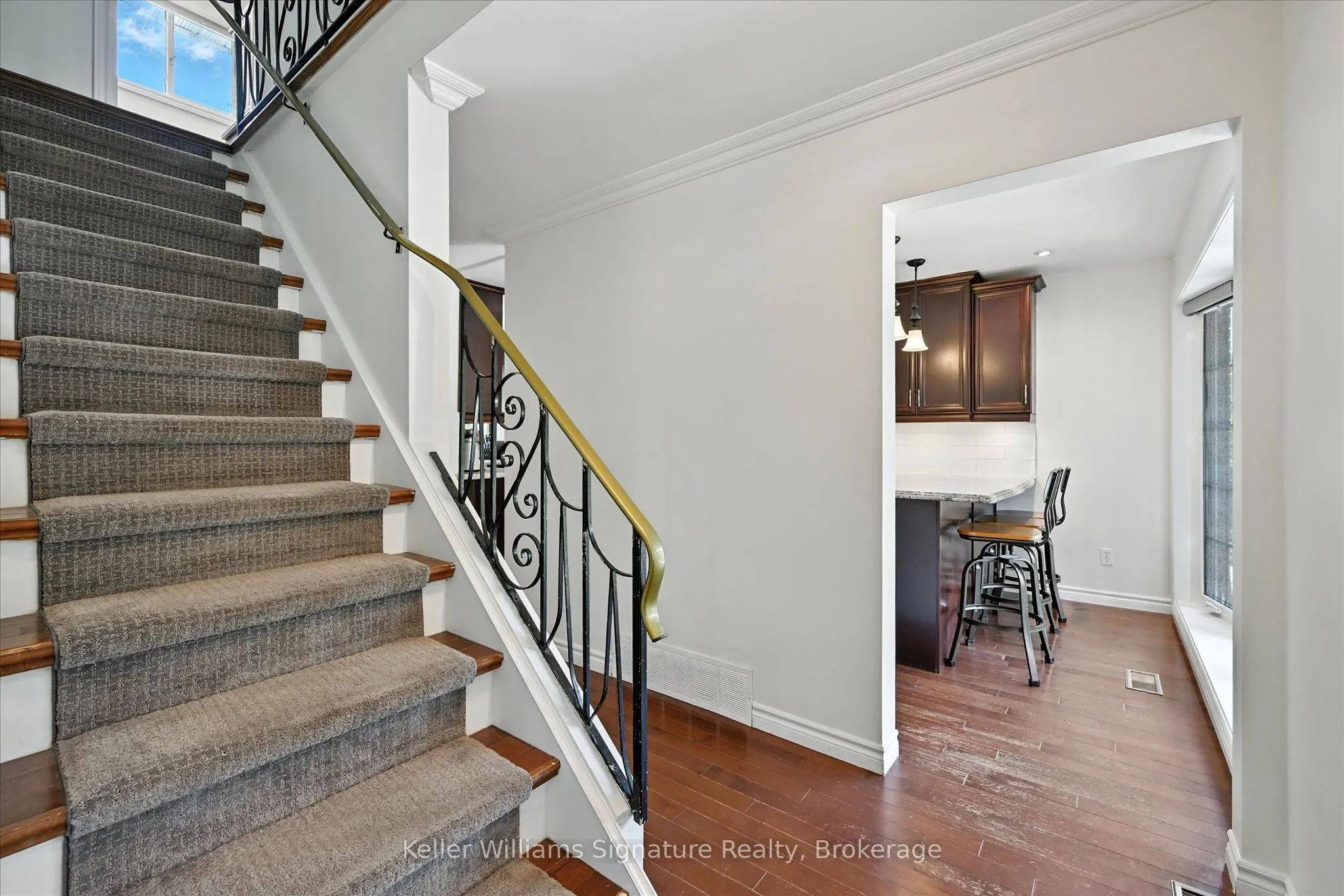 18 Moonglow Place