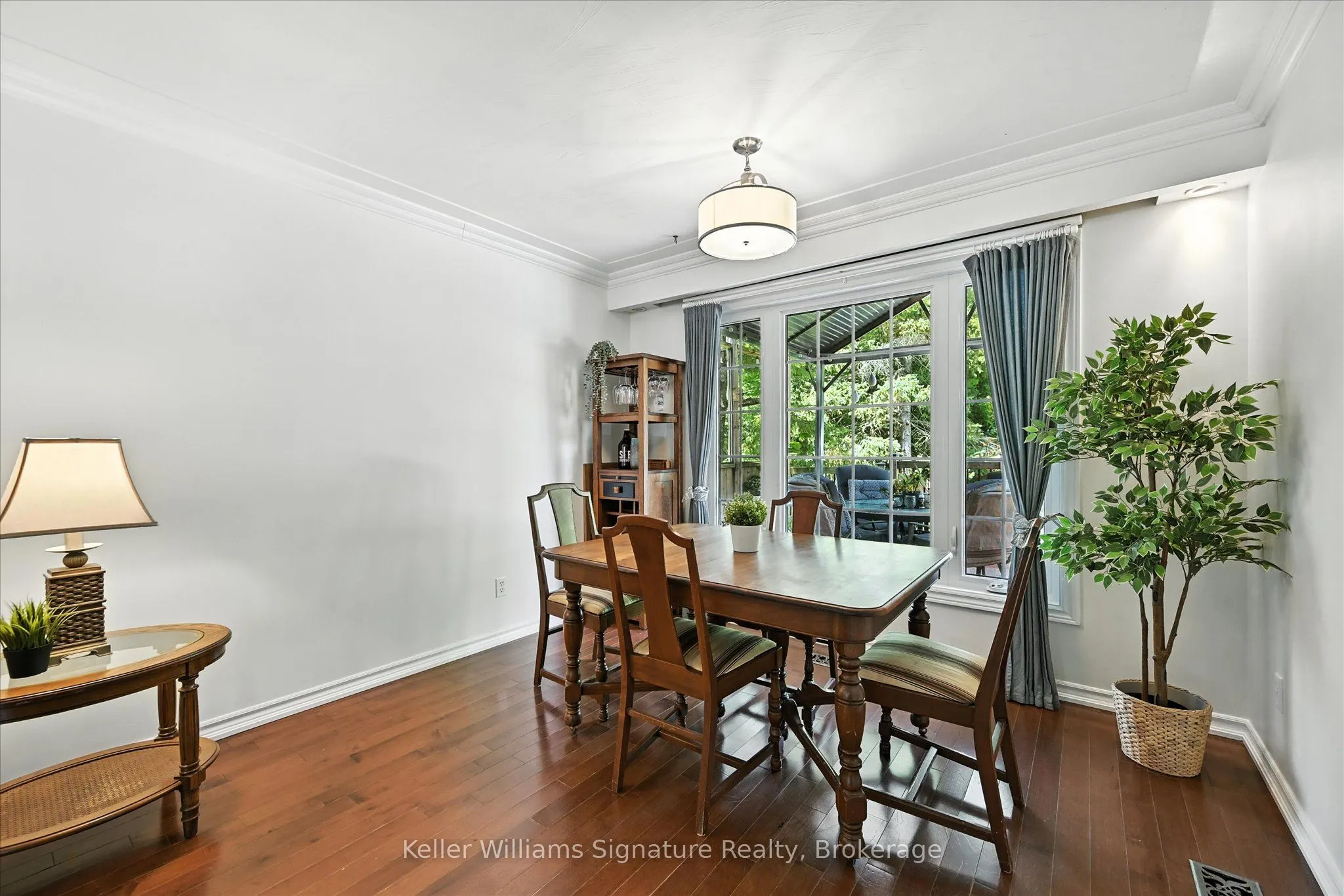 18 Moonglow Place