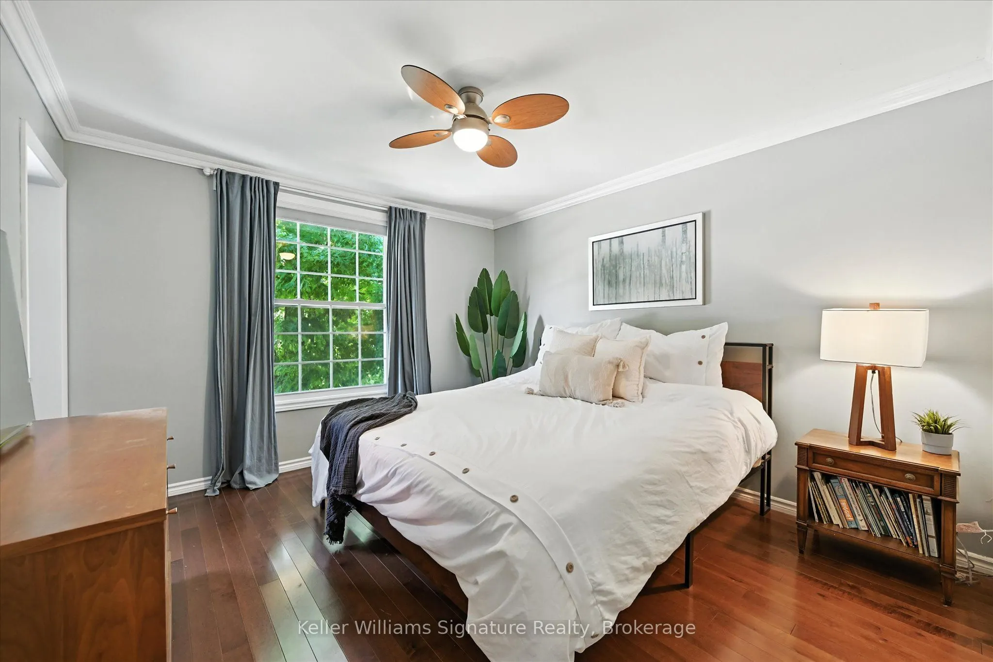 18 Moonglow Place