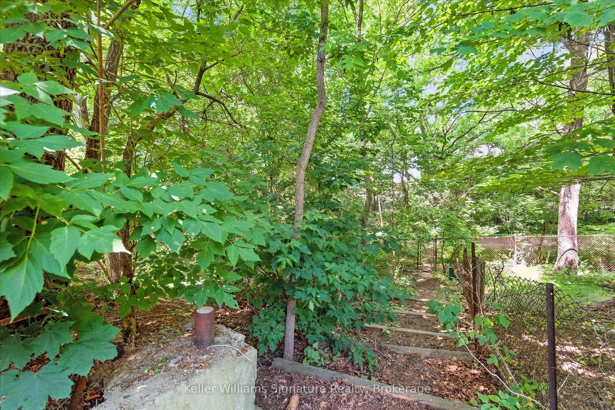 18 Moonglow Place