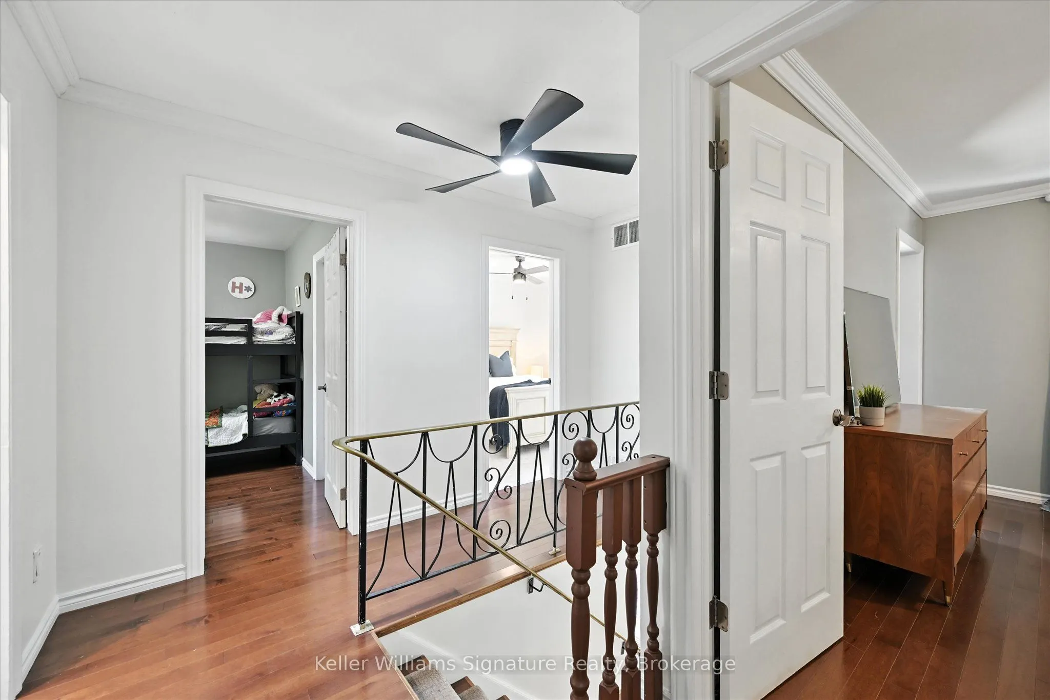 18 Moonglow Place
