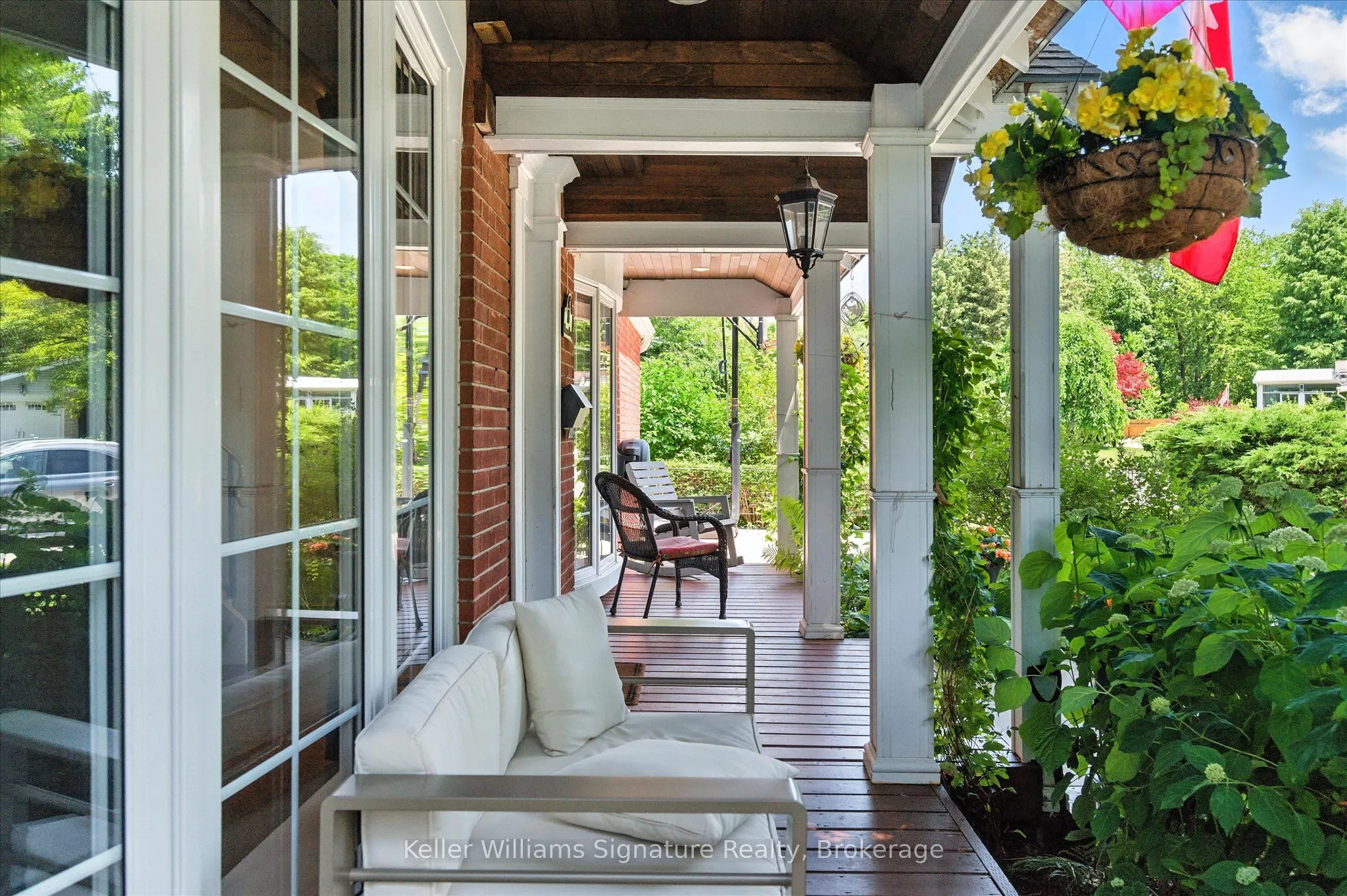 18 Moonglow Place