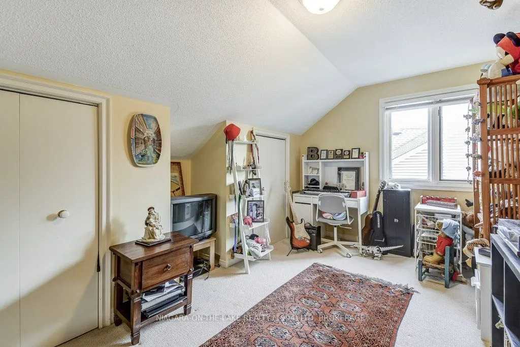 605 Simcoe Street