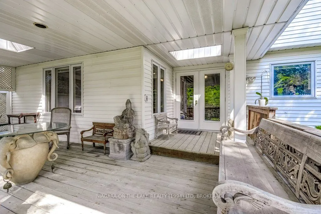 605 Simcoe Street
