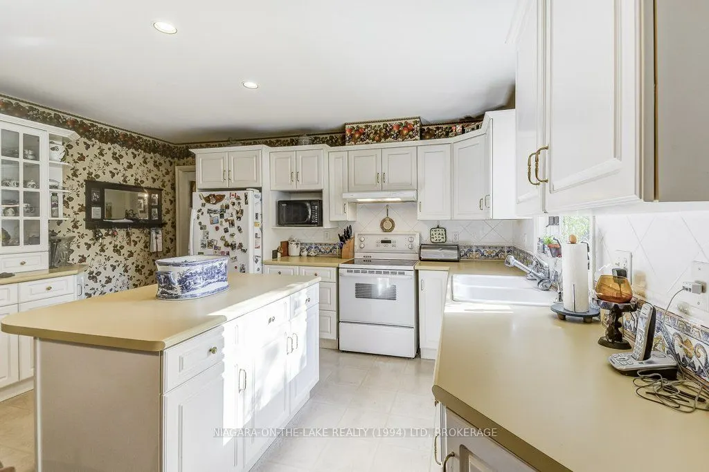 605 Simcoe Street