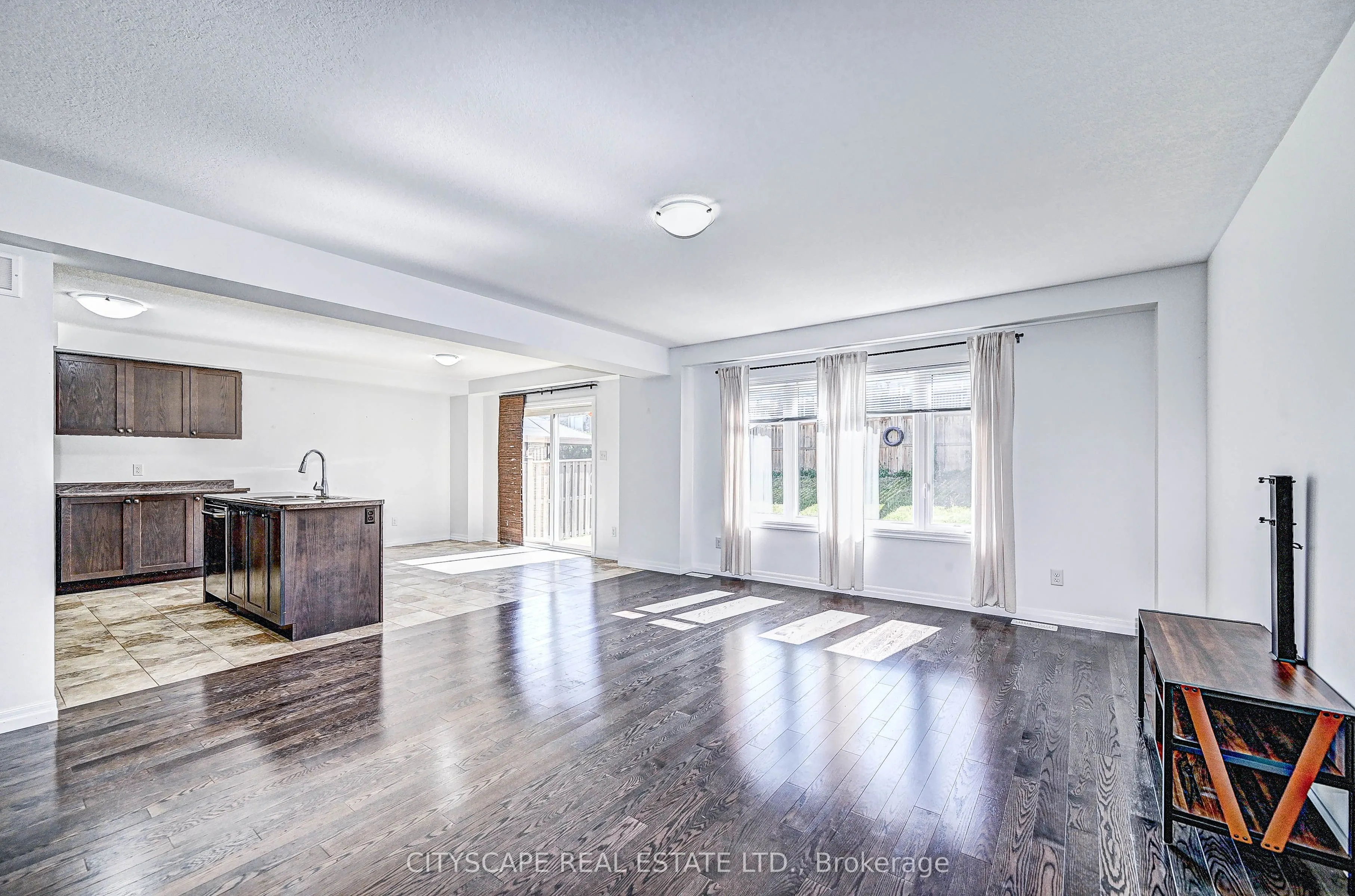 6 Castlebay Street