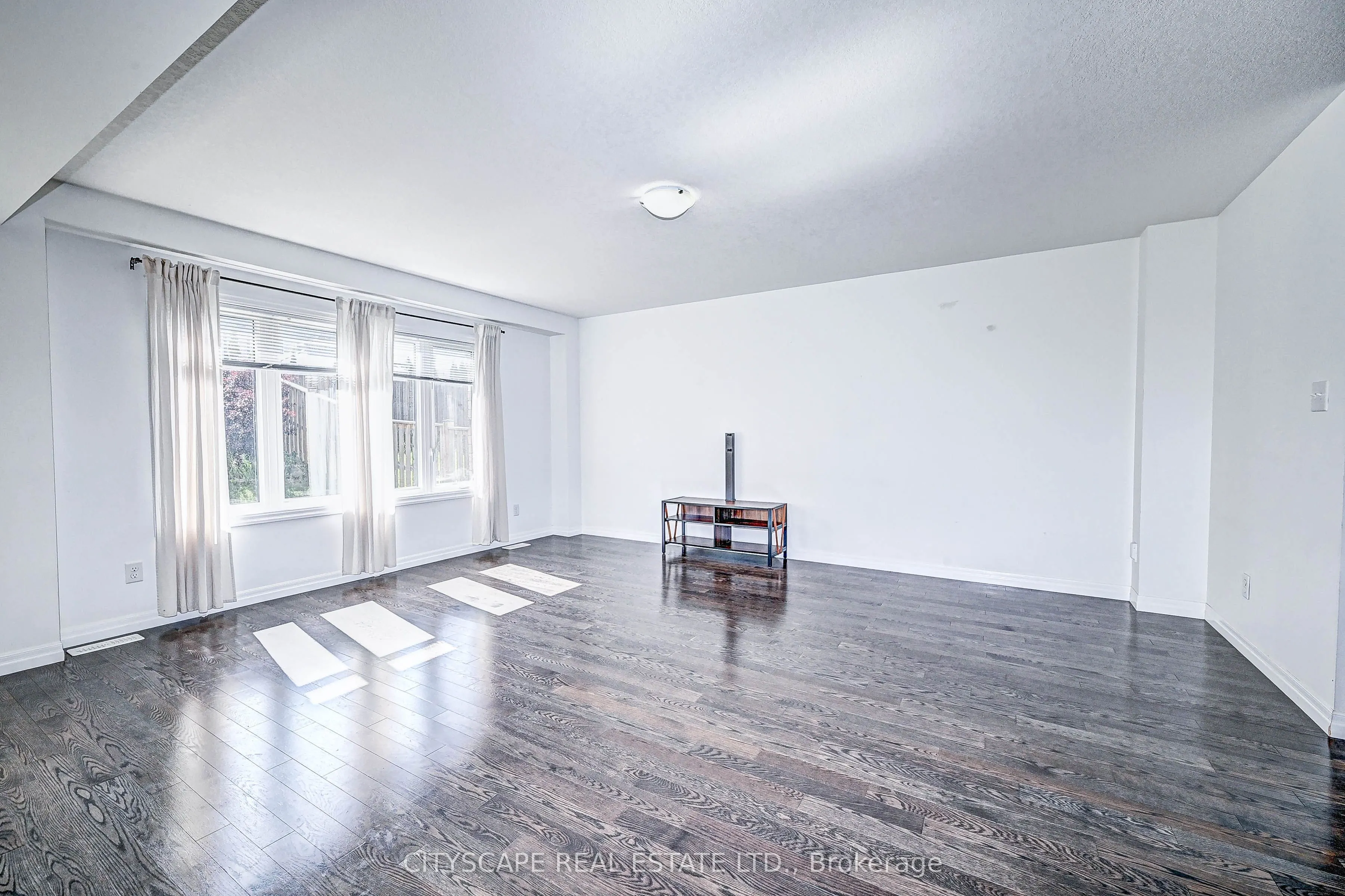 6 Castlebay Street
