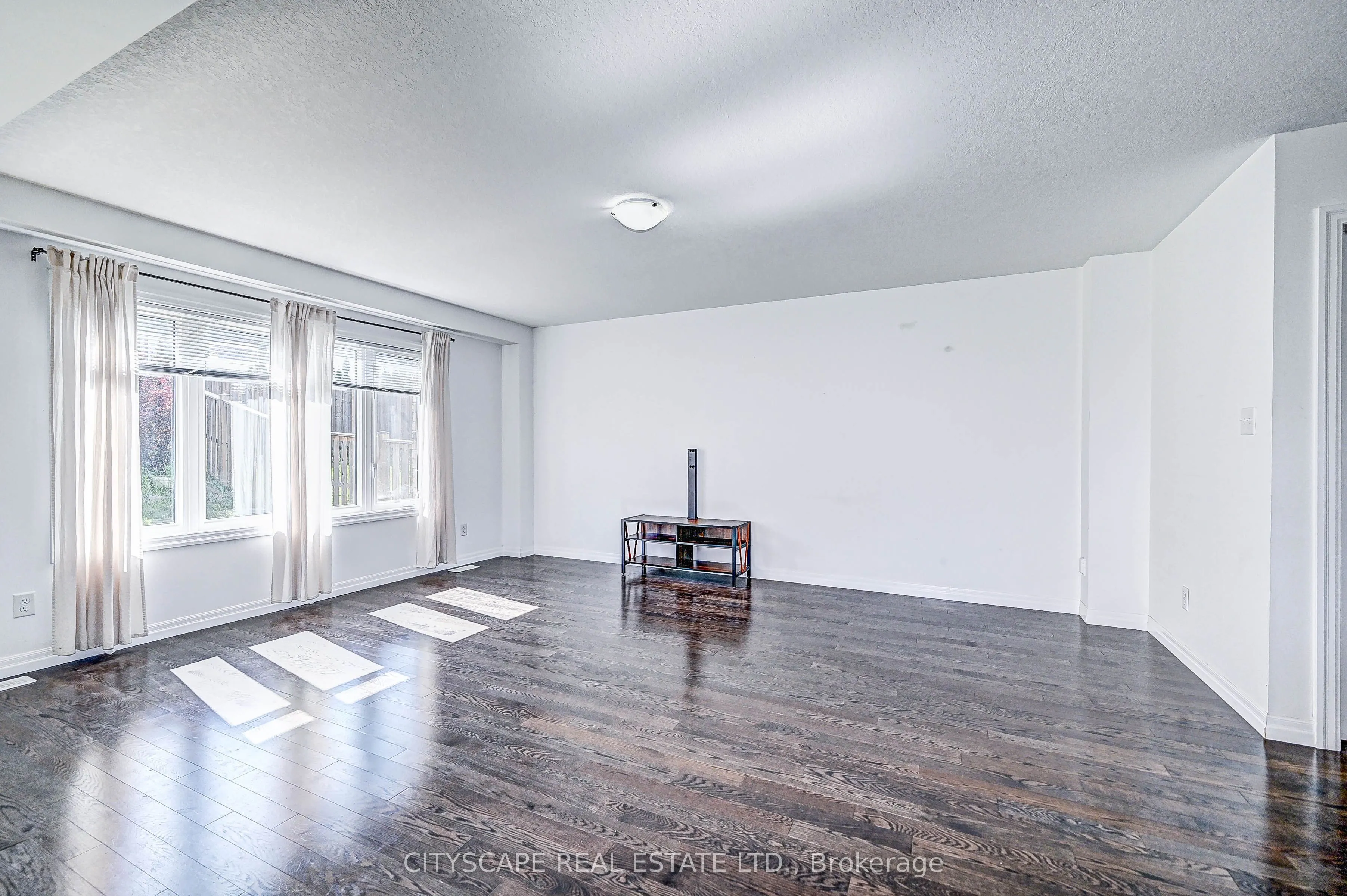 6 Castlebay Street