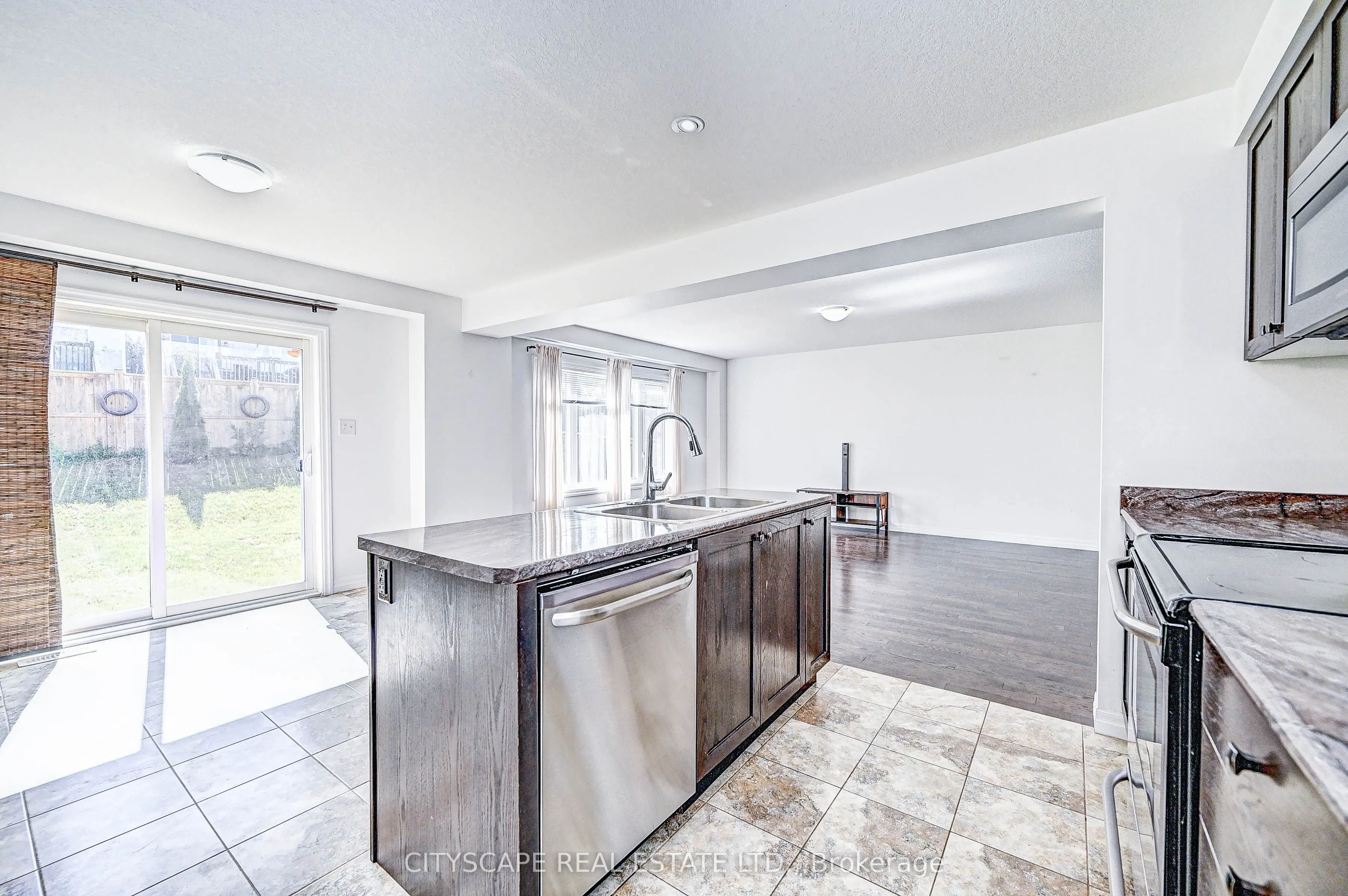 6 Castlebay Street