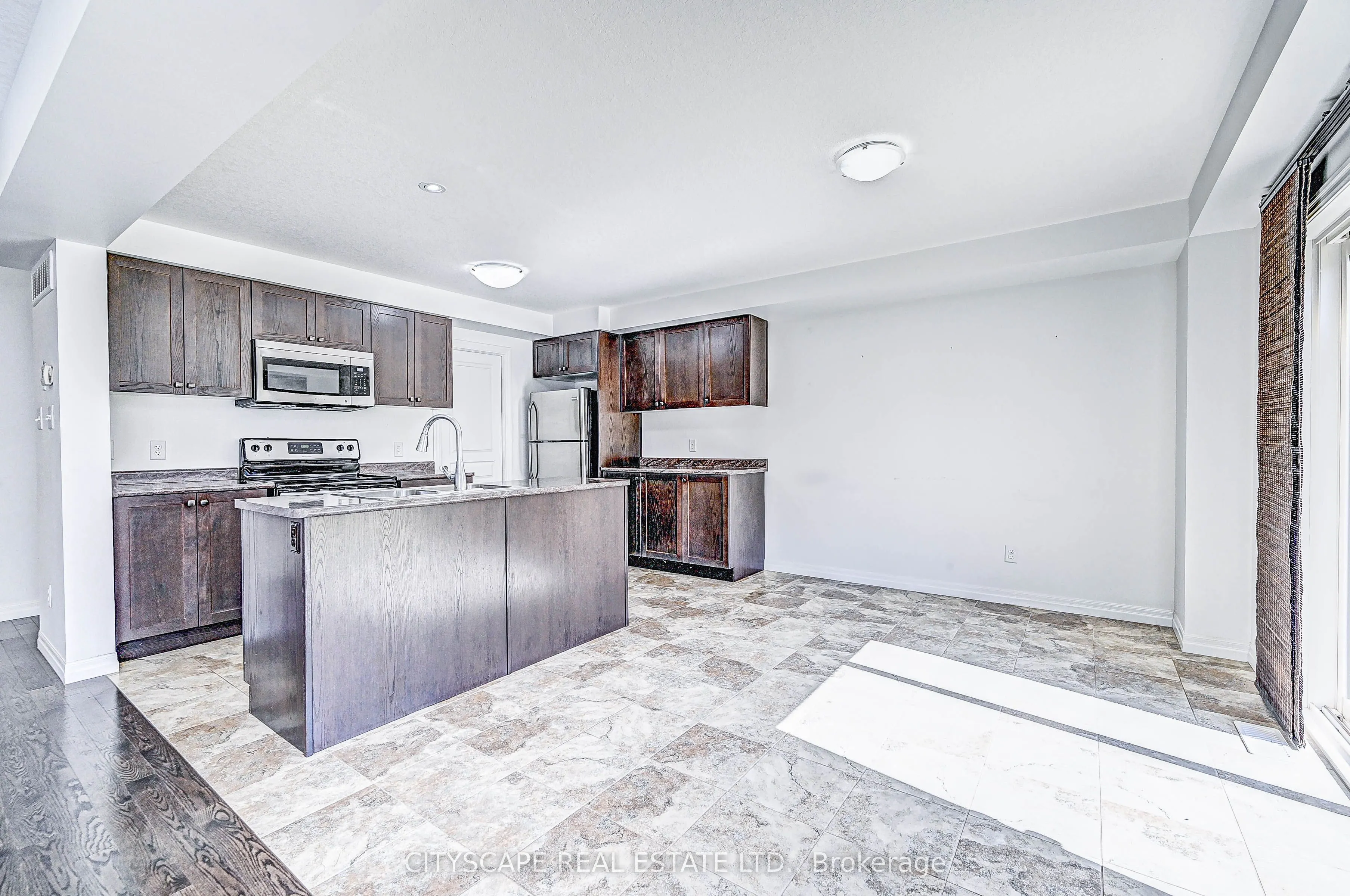 6 Castlebay Street