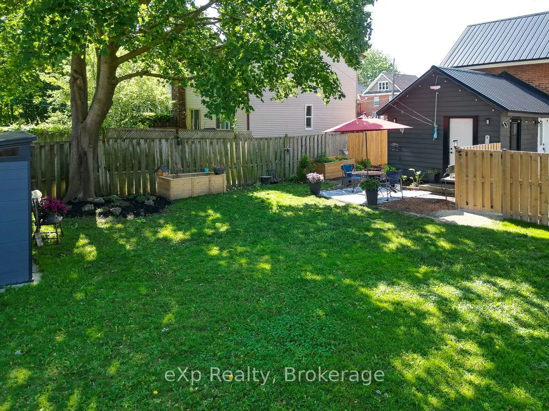 594 10th A Street W