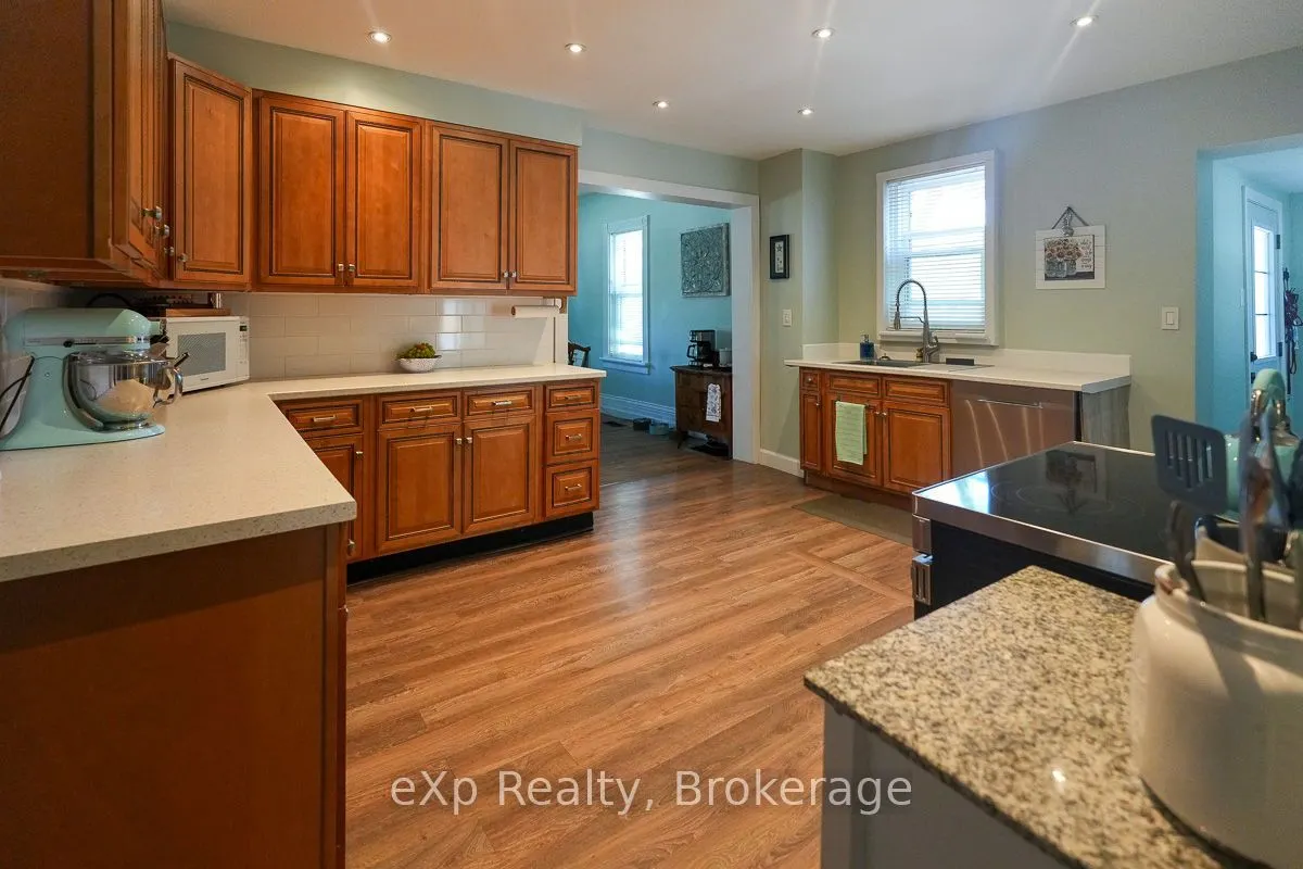 594 10th A Street W