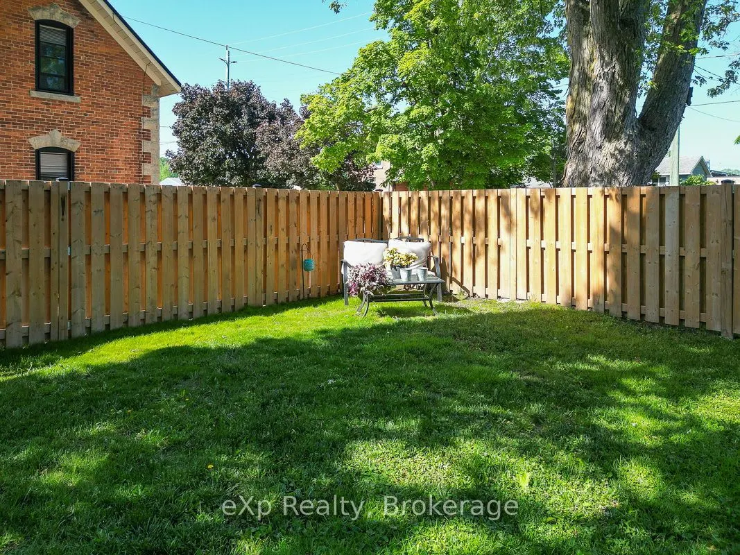 594 10th A Street W