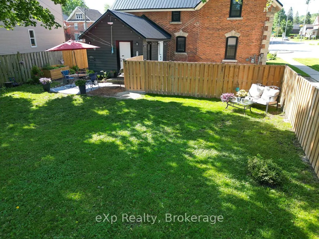 594 10th A Street W
