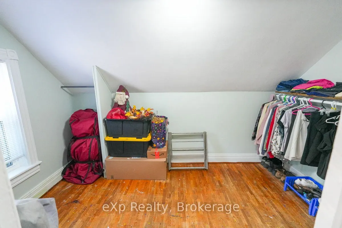 594 10th A Street W