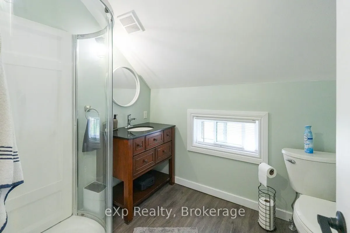 594 10th A Street W