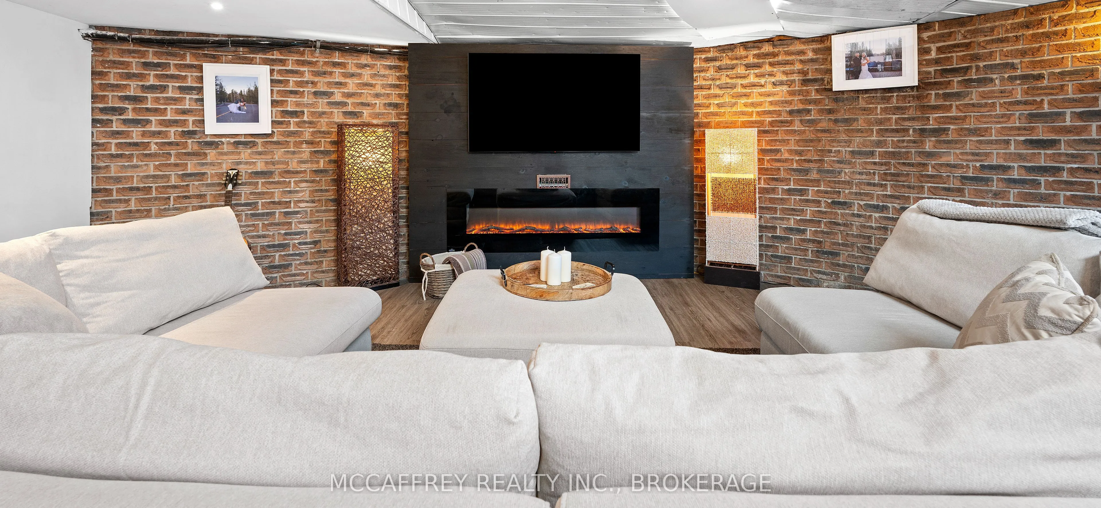 137 Thomas Street W