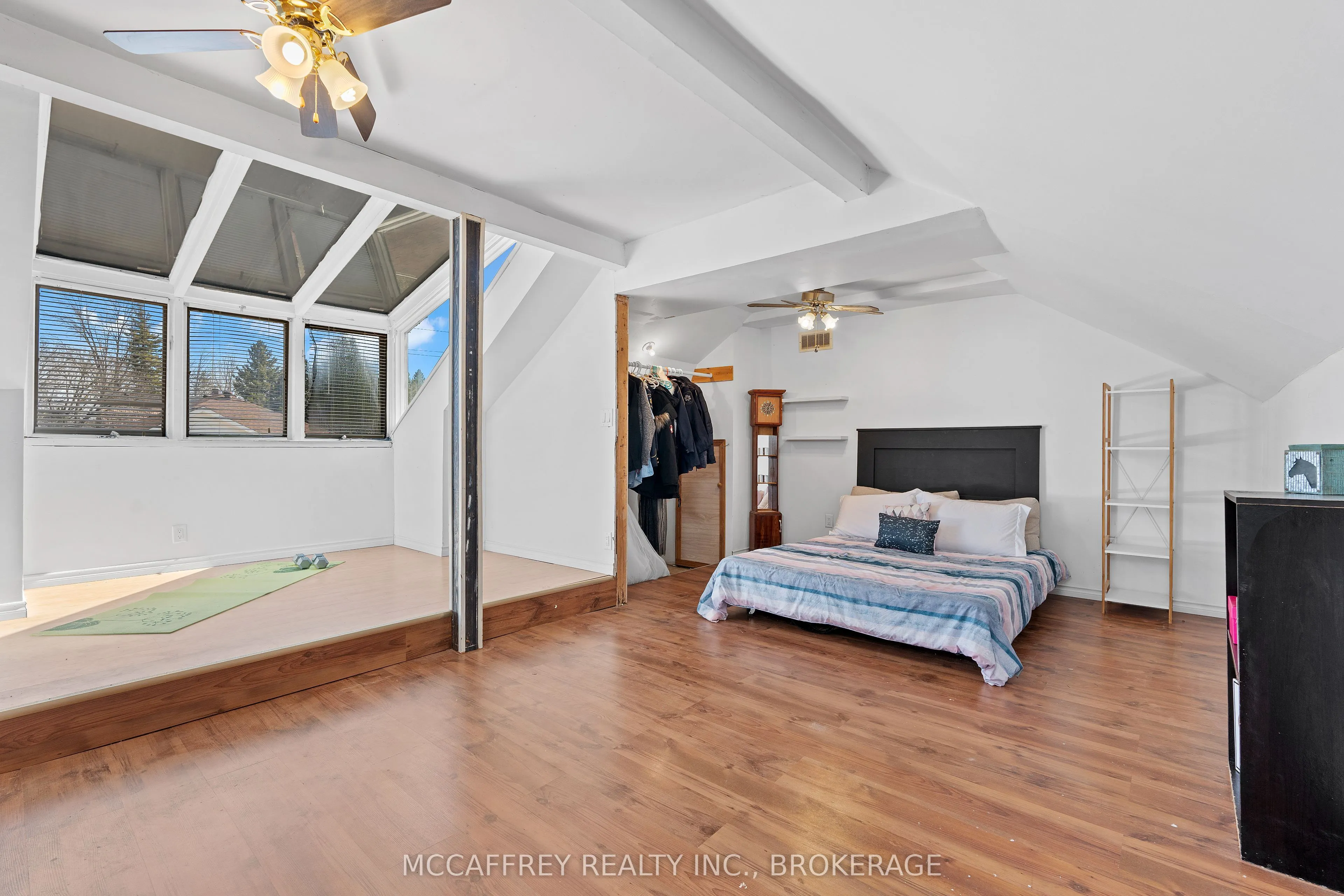 137 Thomas Street W