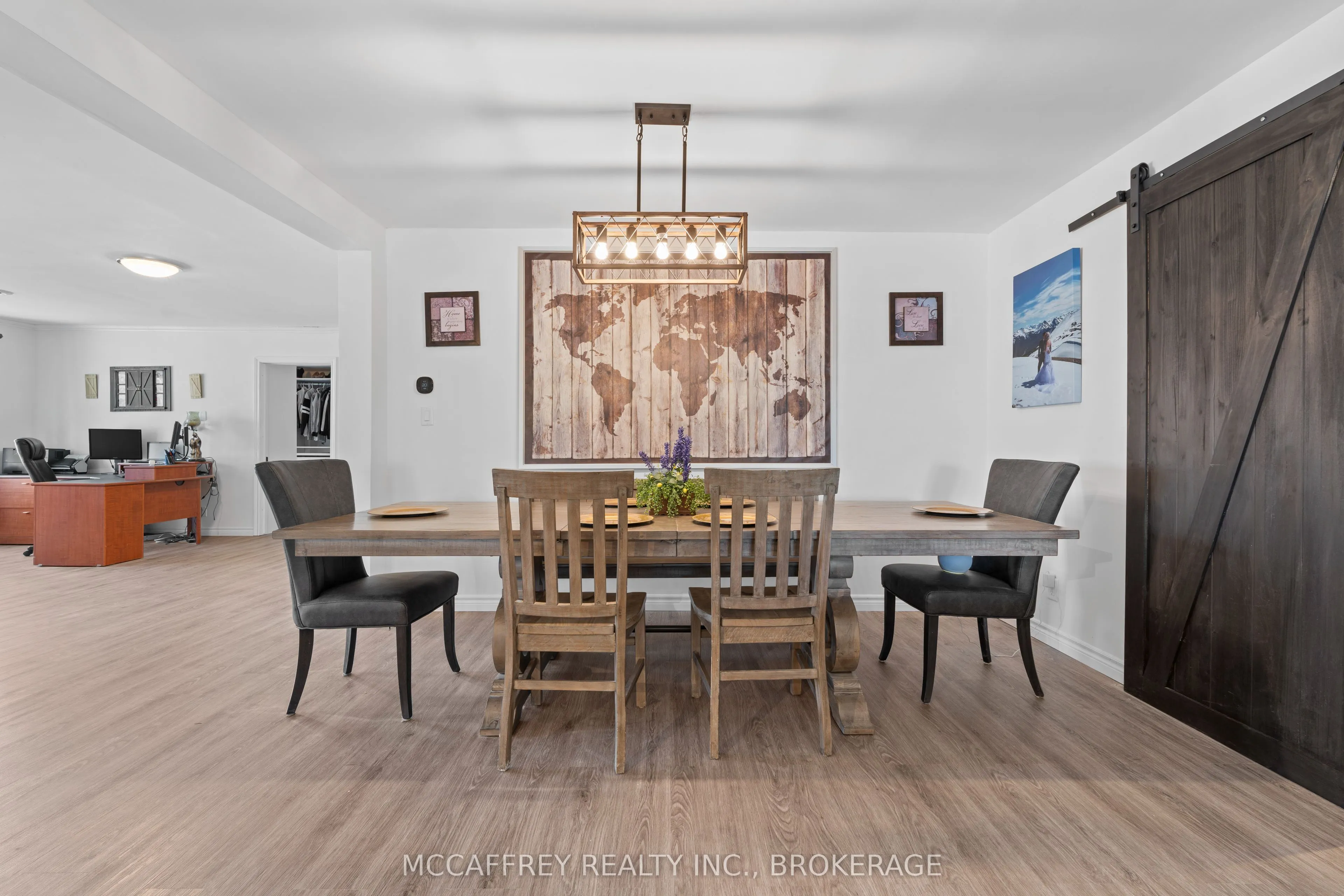 137 Thomas Street W