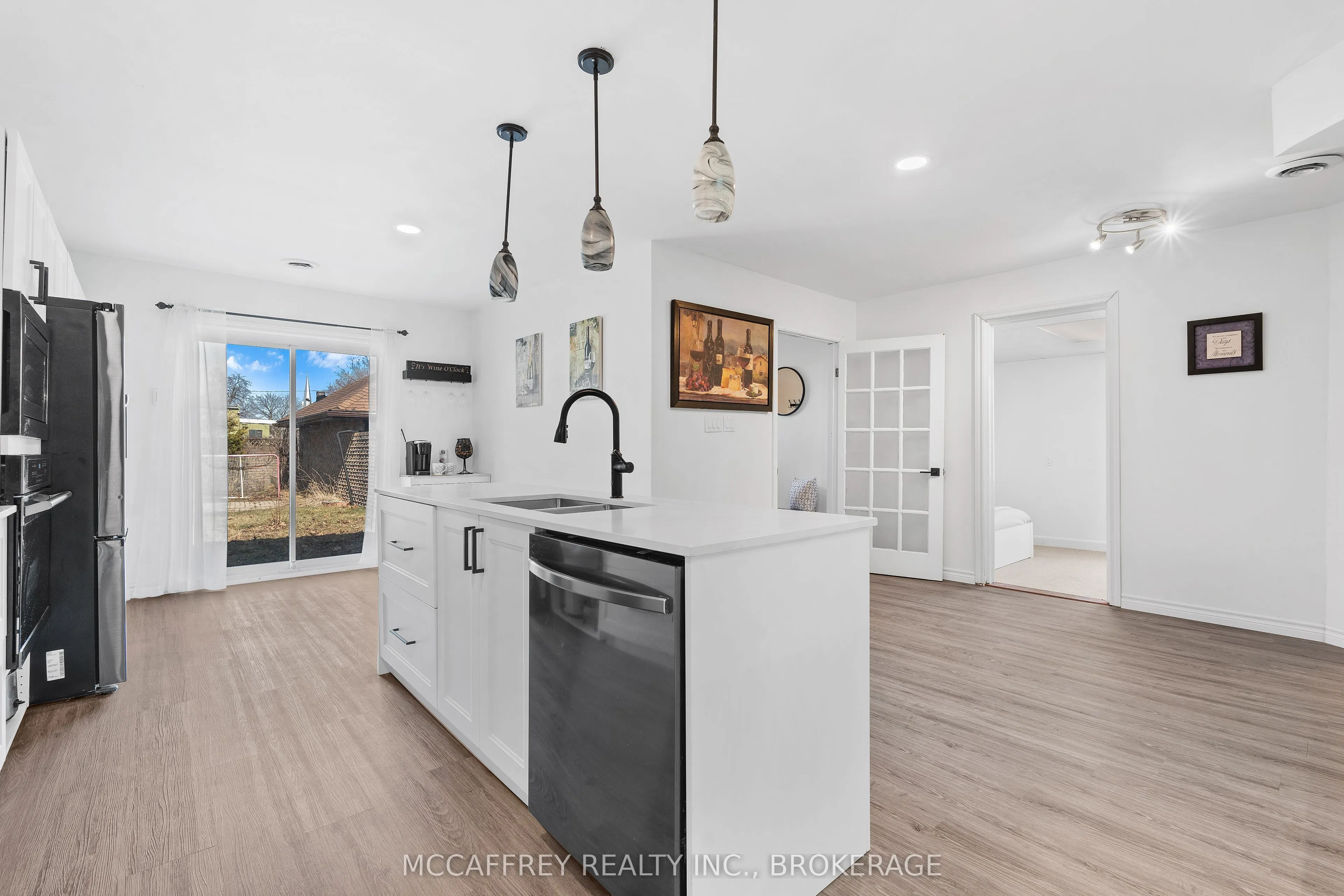 137 Thomas Street W