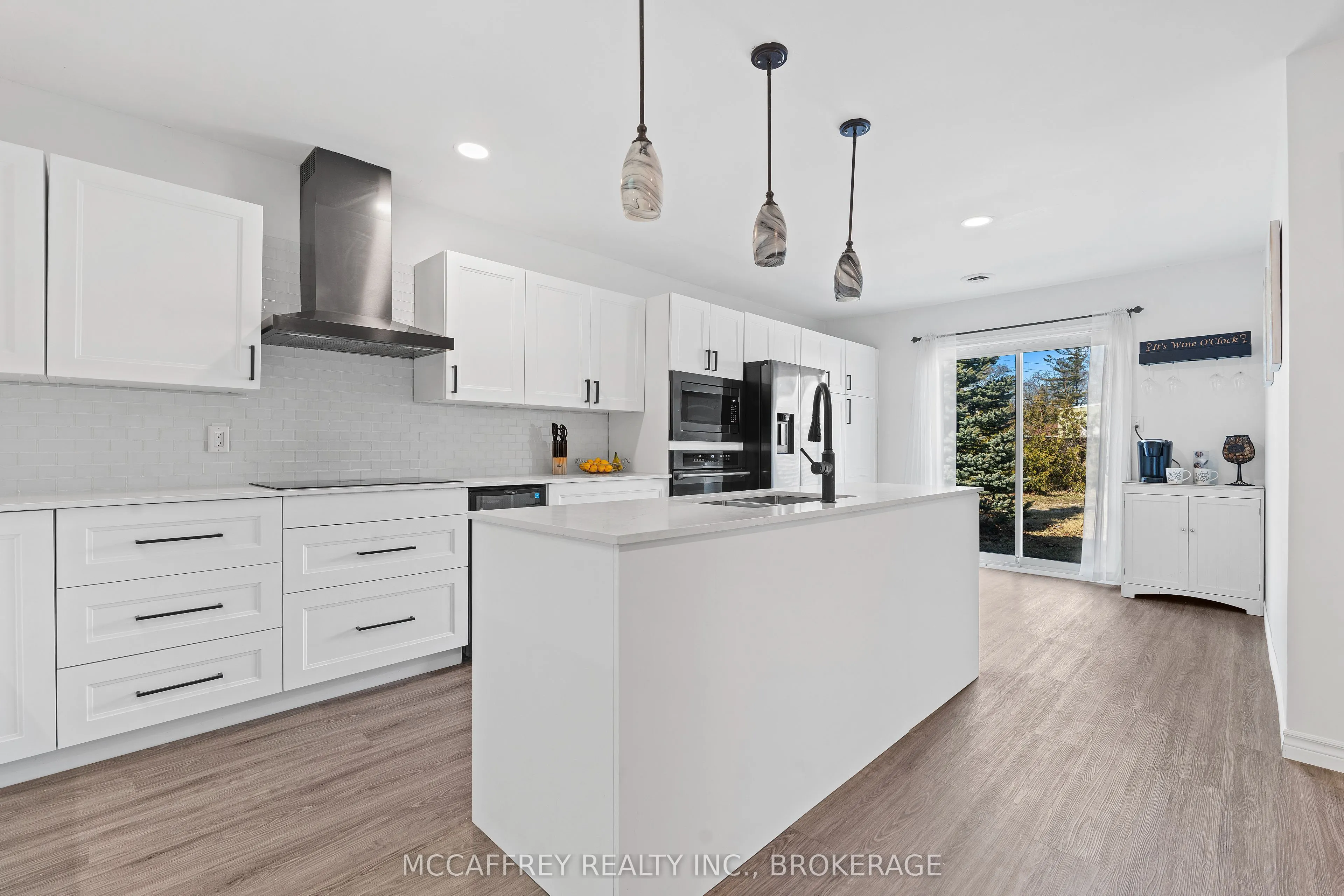 137 Thomas Street W