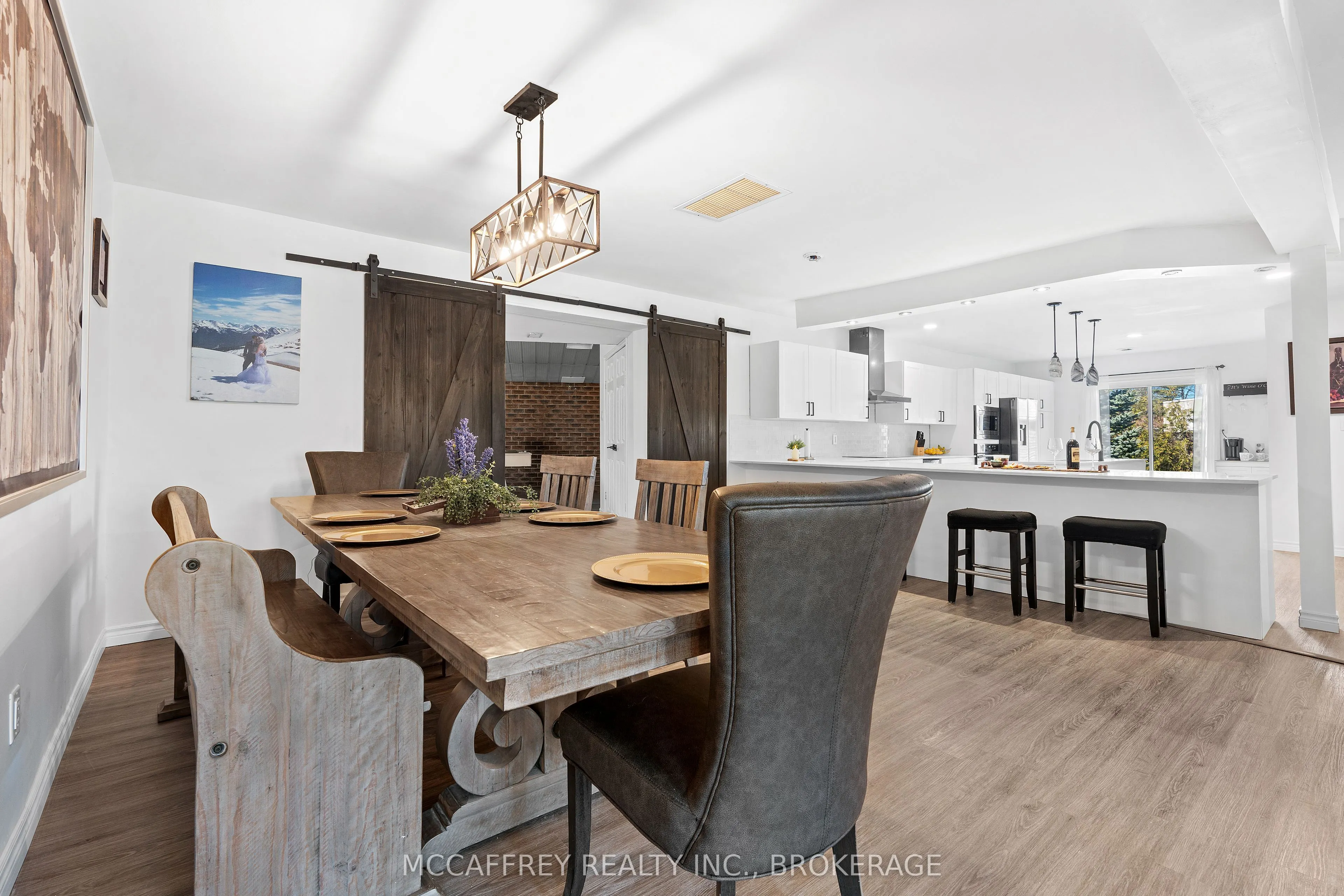 137 Thomas Street W
