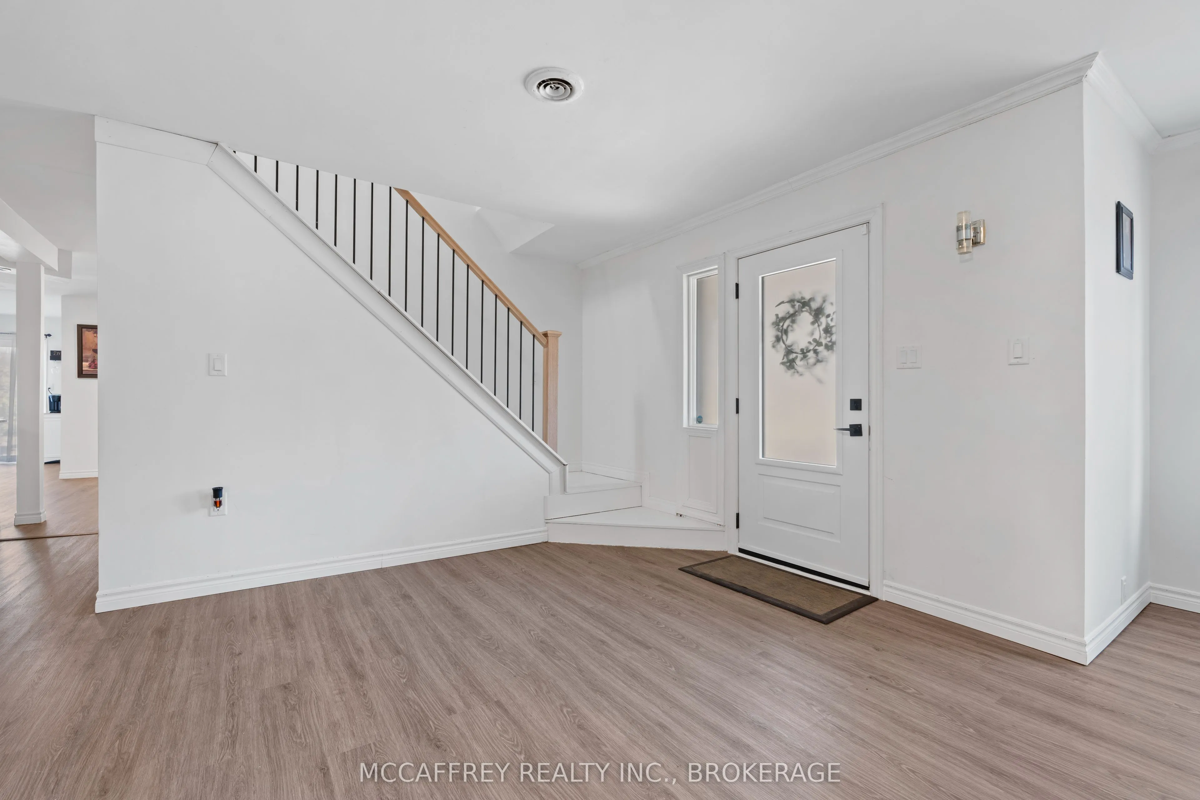 137 Thomas Street W
