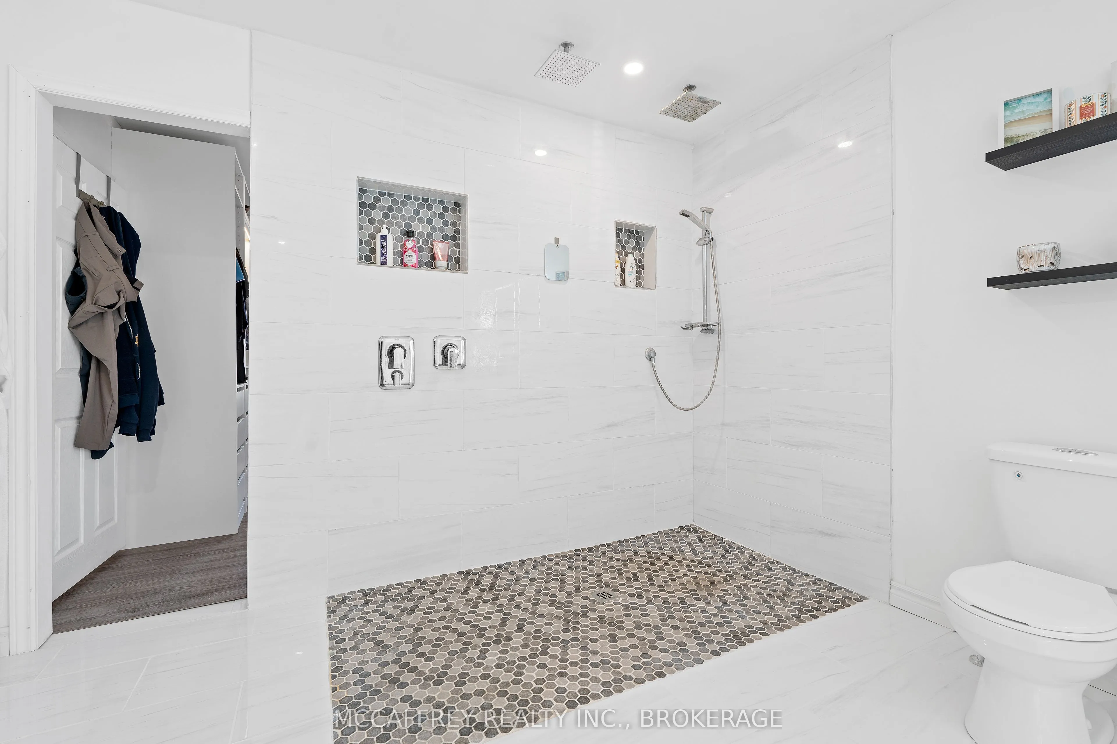 137 Thomas Street W